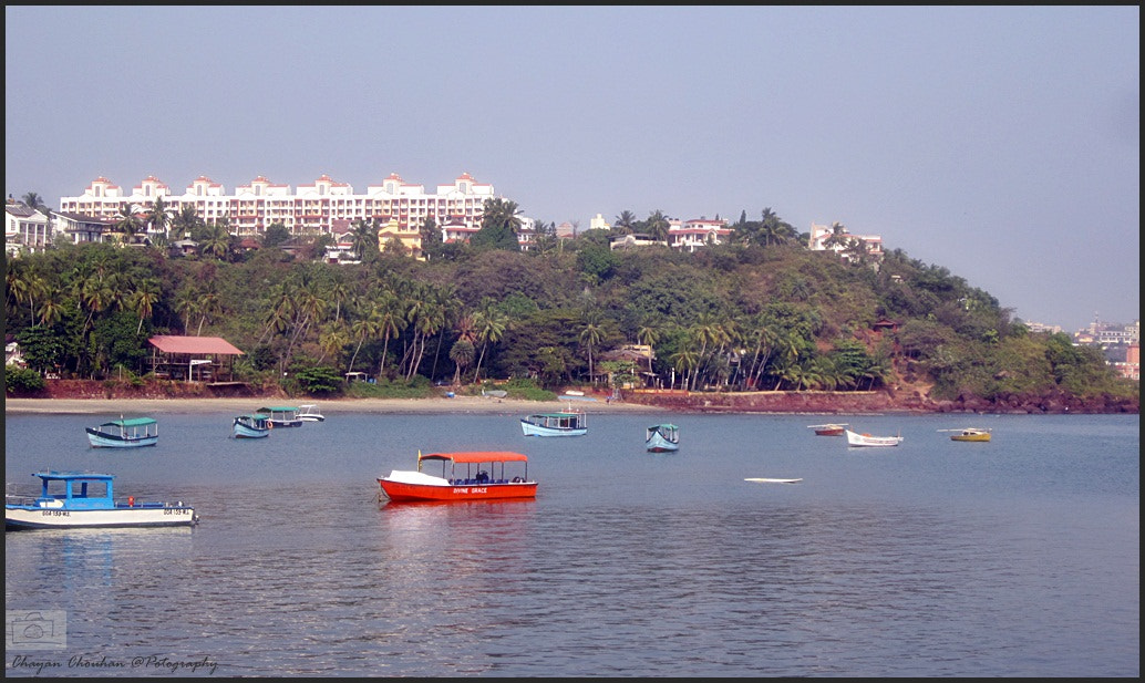 Canon PowerShot ELPH 100 HS (IXUS 115 HS / IXY 210F) sample photo. Dona paula beach goa photography