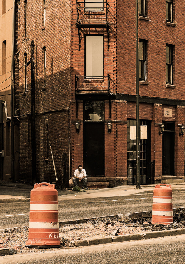 Pentax K10D sample photo. On the stoop photography