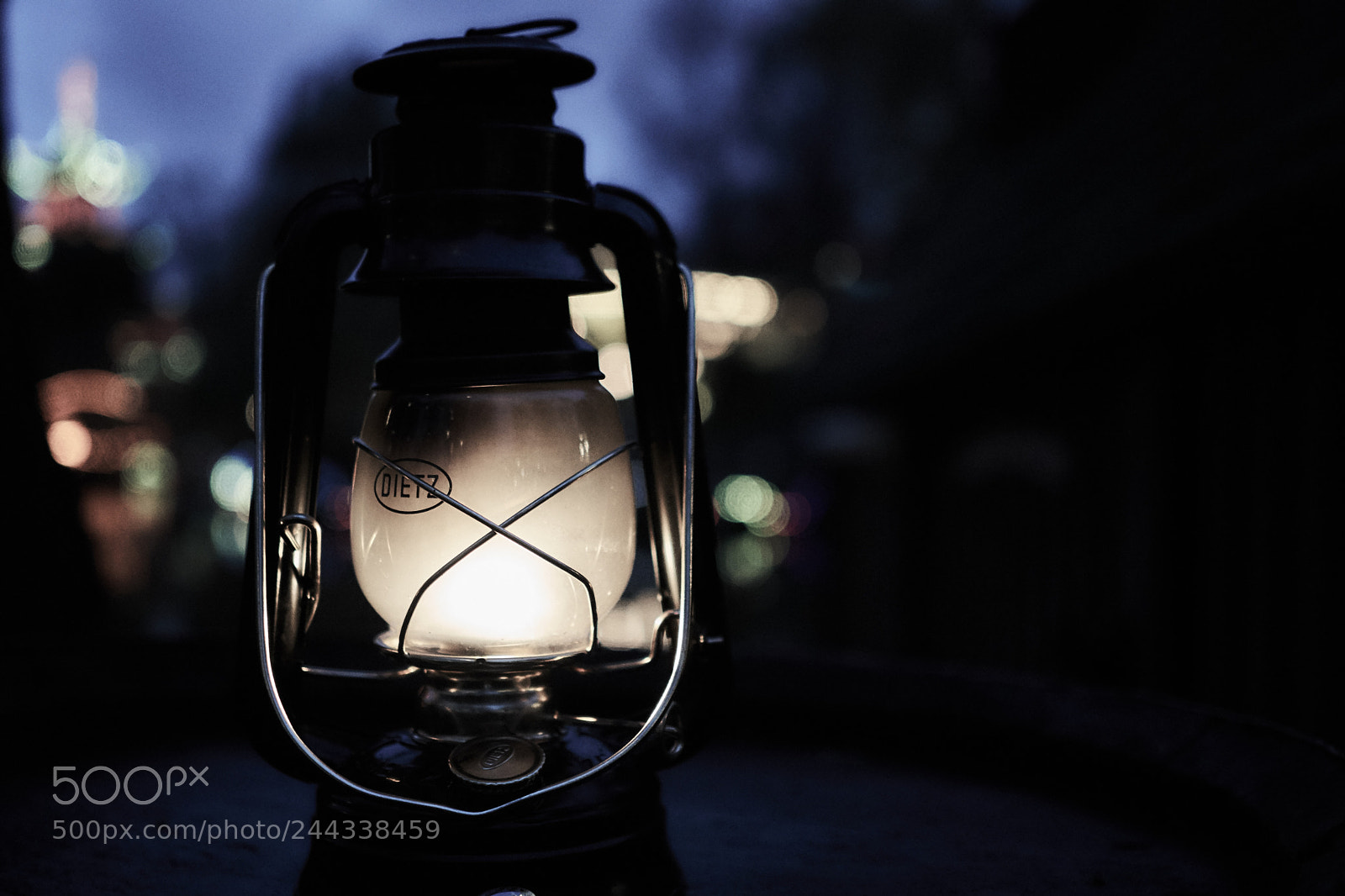 Sony a6300 sample photo. Lamp photography