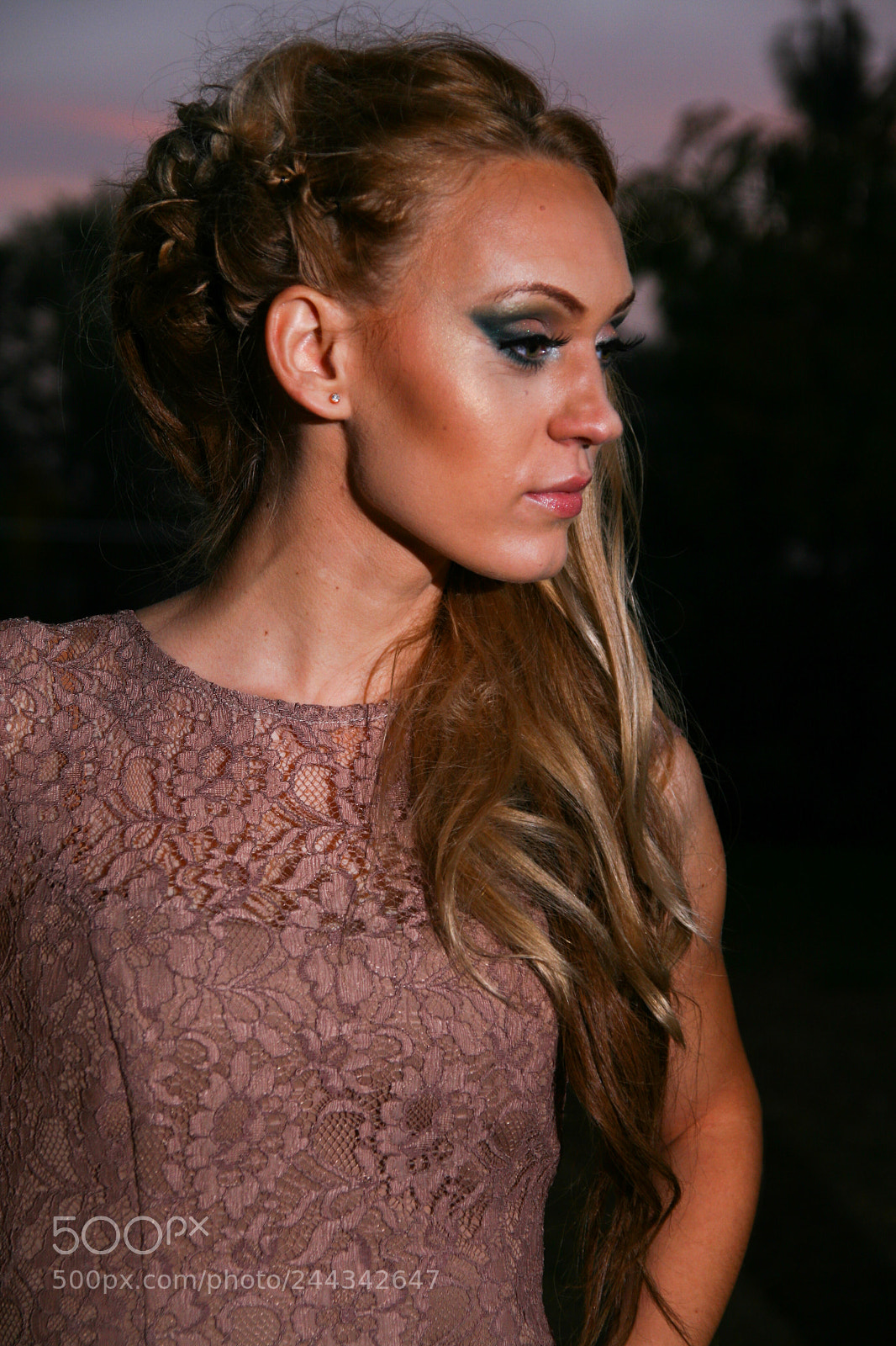 Canon EOS 400D (EOS Digital Rebel XTi / EOS Kiss Digital X) sample photo. Makeup photography