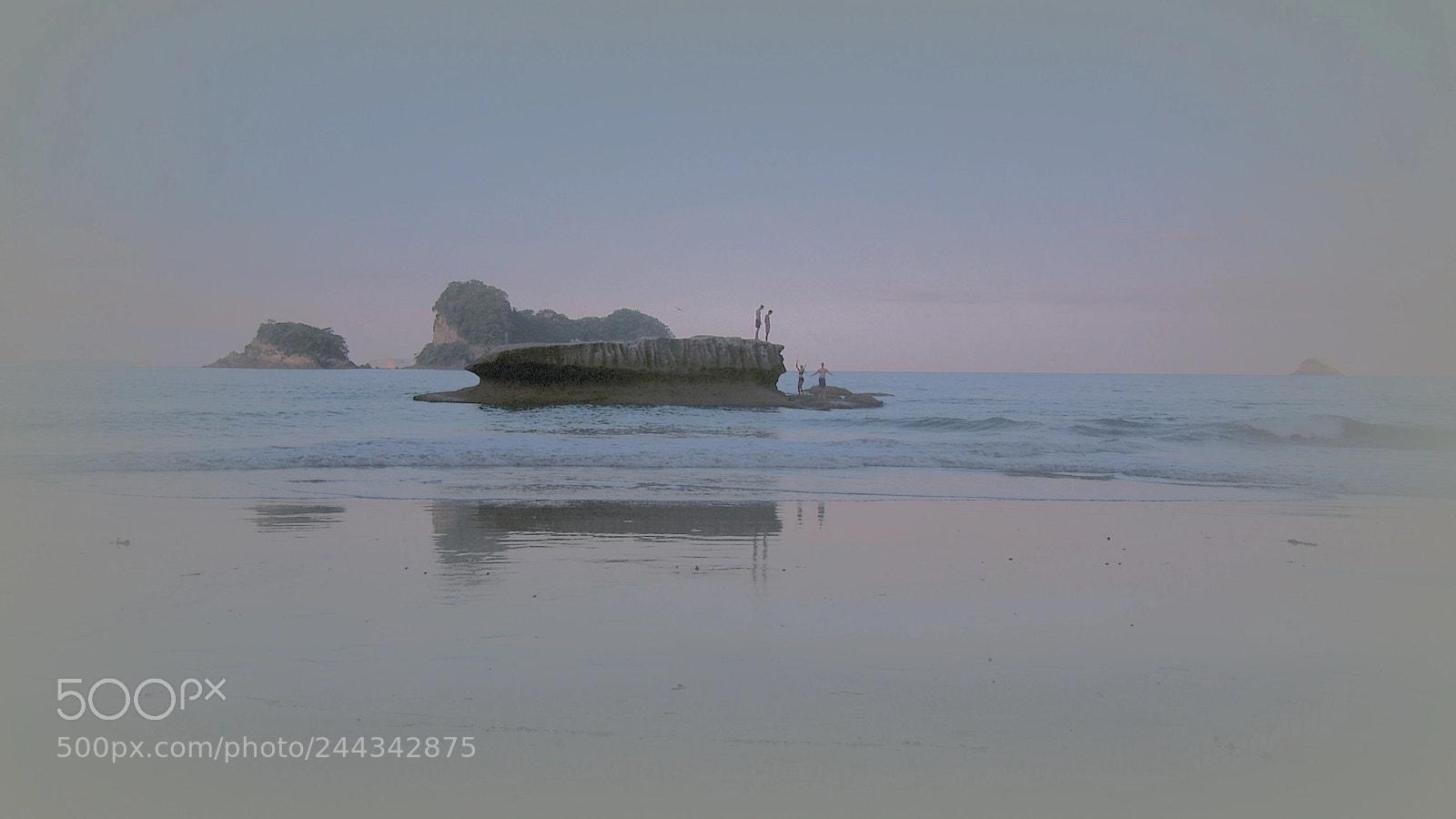 Olympus E-300 (EVOLT E-300) sample photo. Hahei beach, new zealand photography