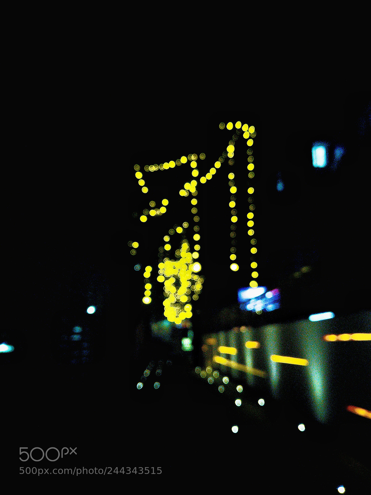 Google Pixel 2 sample photo. Blurry nights photography