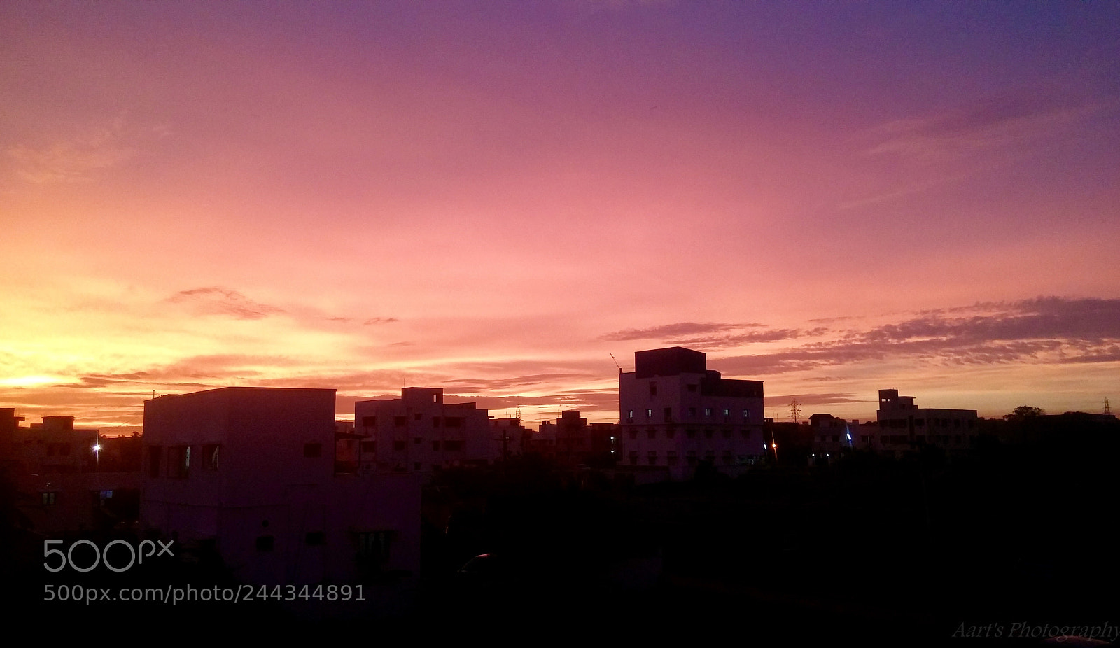 LG G3 sample photo. Beside the buildings photography