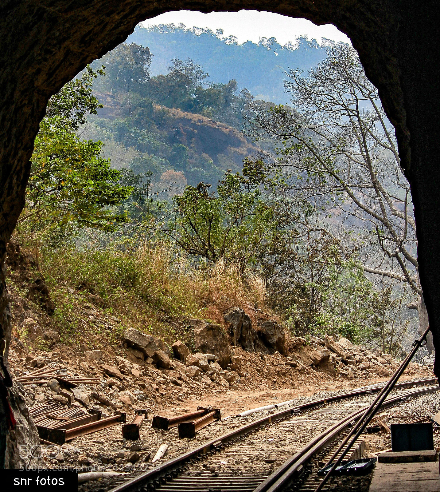 Canon EOS 1200D (EOS Rebel T5 / EOS Kiss X70 / EOS Hi) sample photo. Tunnel thru - 1 photography