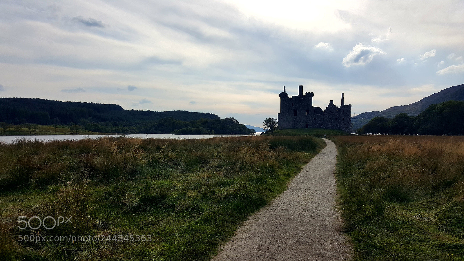 Samsung Galaxy S6 sample photo. Kilchurn castle photography