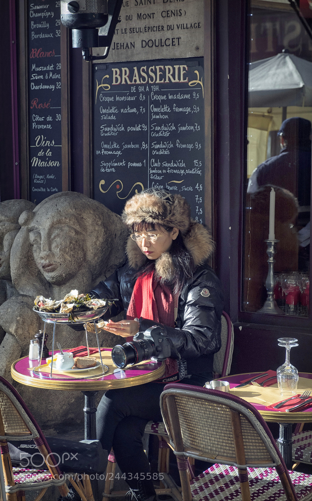 Fujifilm X-T2 sample photo. Eating oysters dscf8065-2.jpg photography