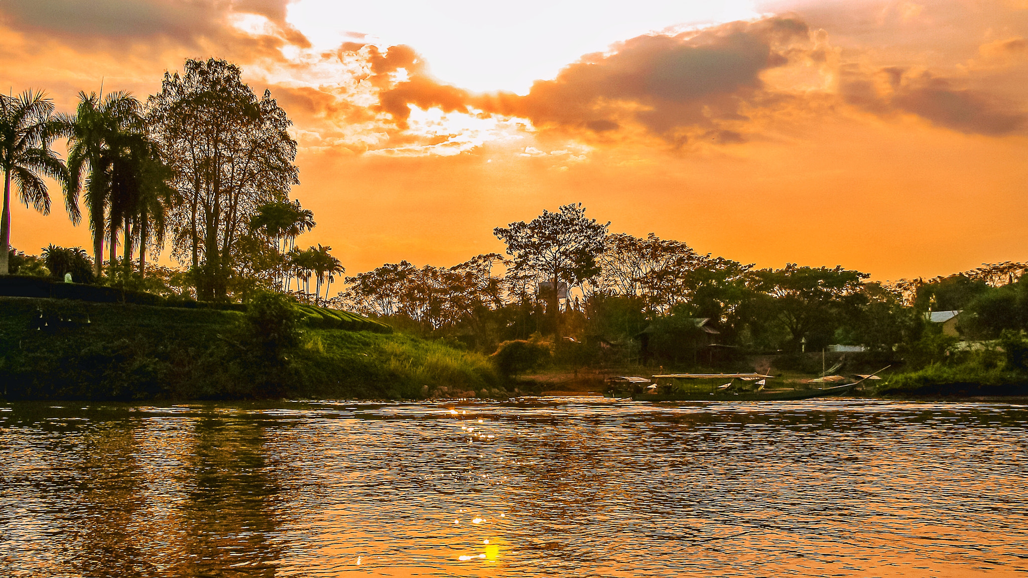 Canon POWERSHOT SX100 IS sample photo. An evening at the megong river in thailand photography