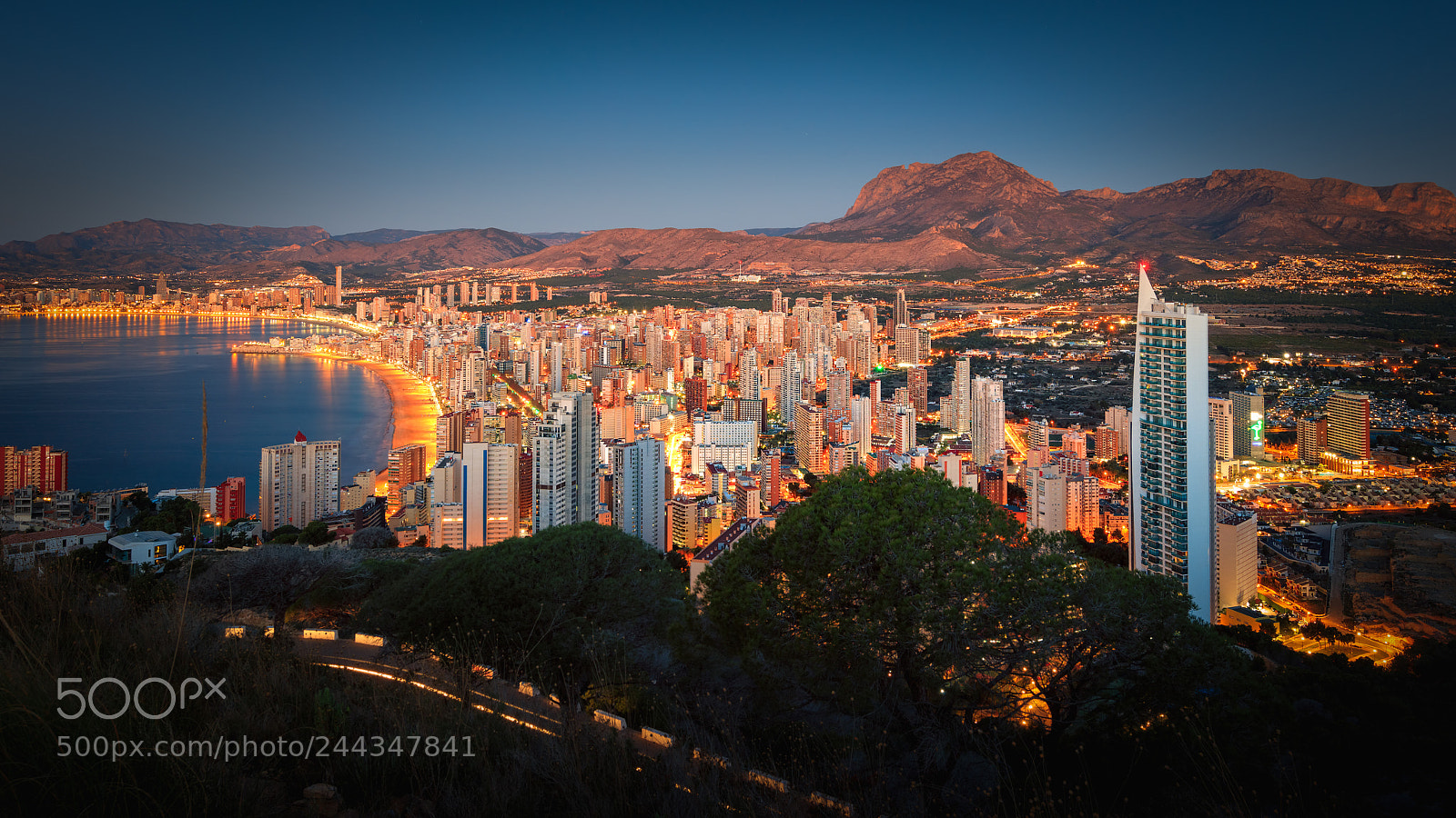 Canon EOS 5DS R sample photo. Benidorm at dawn photography