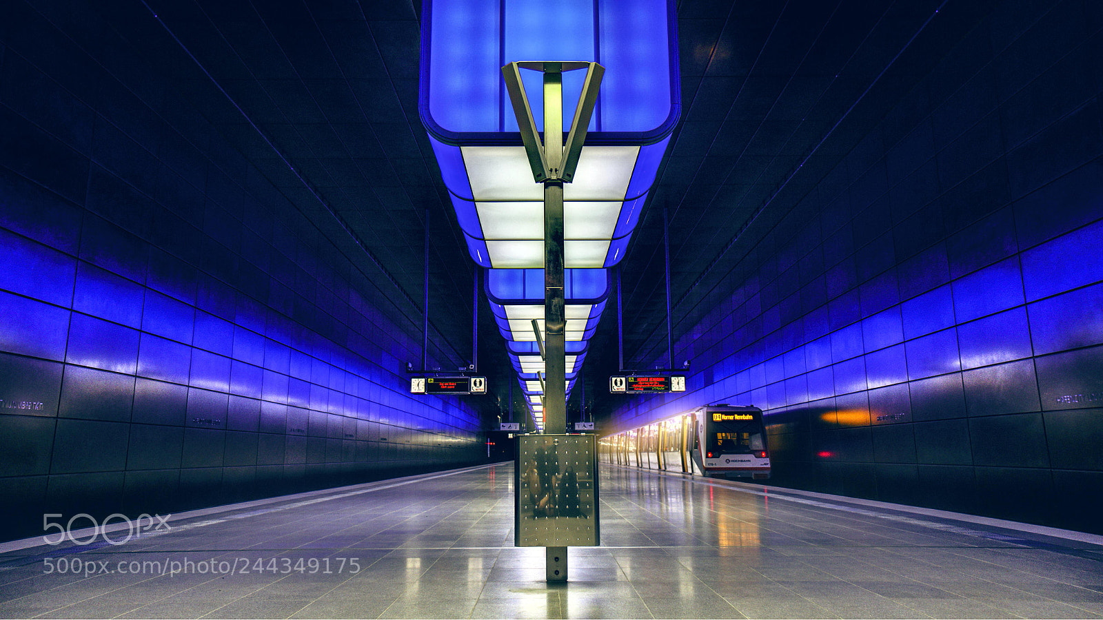 Canon EOS 550D (EOS Rebel T2i / EOS Kiss X4) sample photo. U bahnhof hamburger hafencity photography
