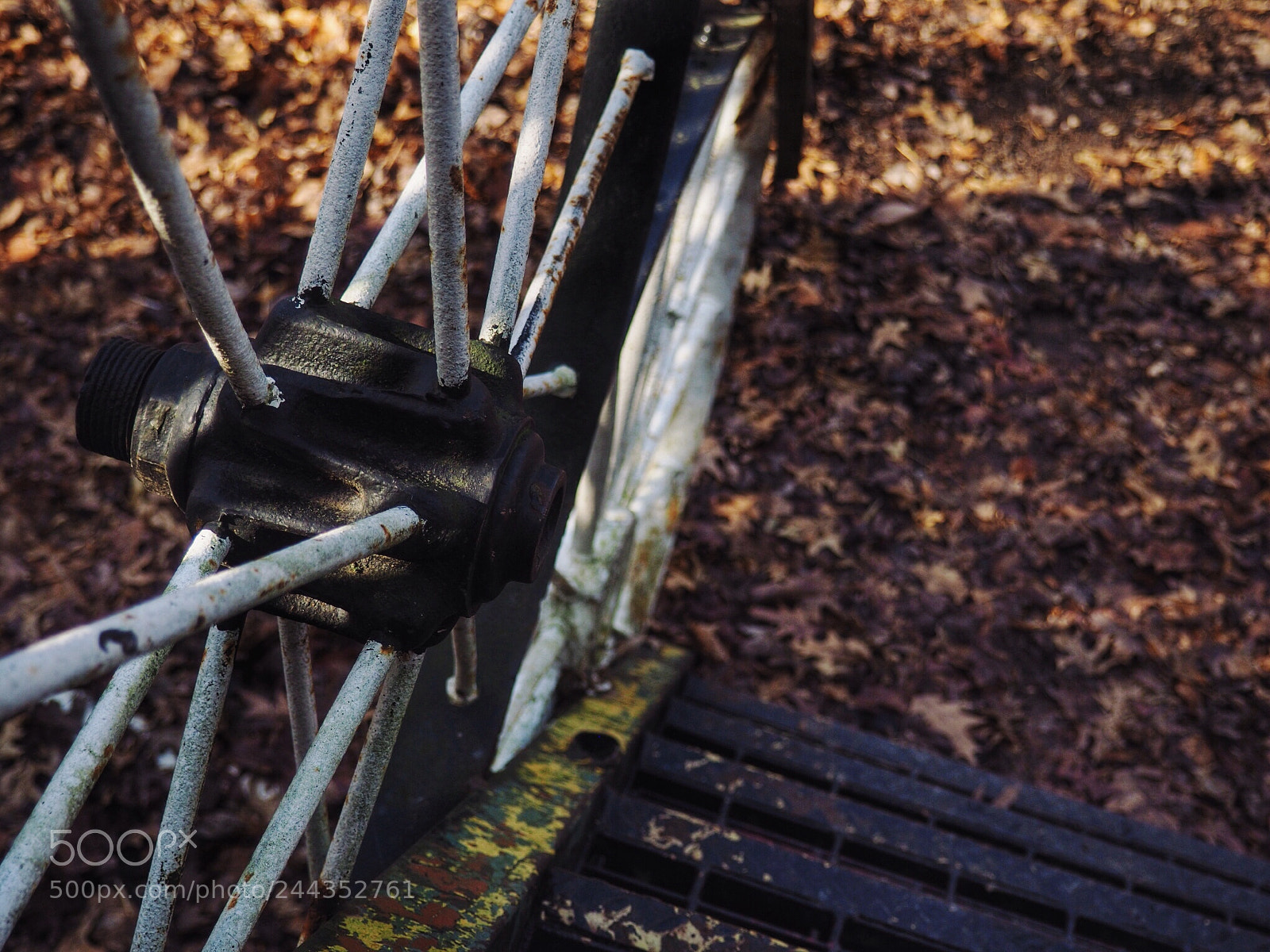Olympus OM-D E-M10 II sample photo. Steel wheels photography