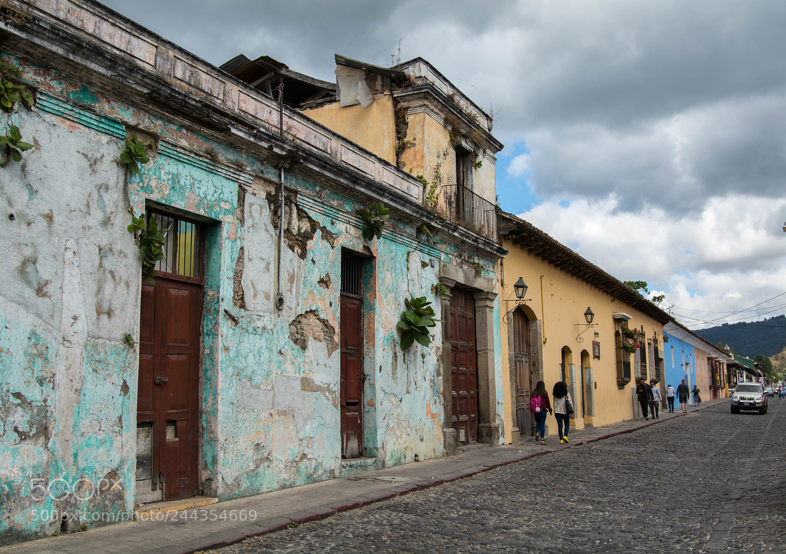 Nikon D7100 sample photo. Walking through the streets photography
