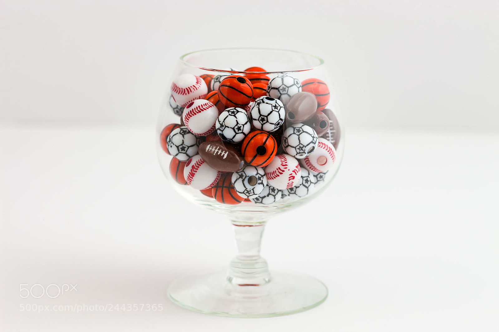 Canon EOS-1Ds Mark III sample photo. Glass of beads used photography