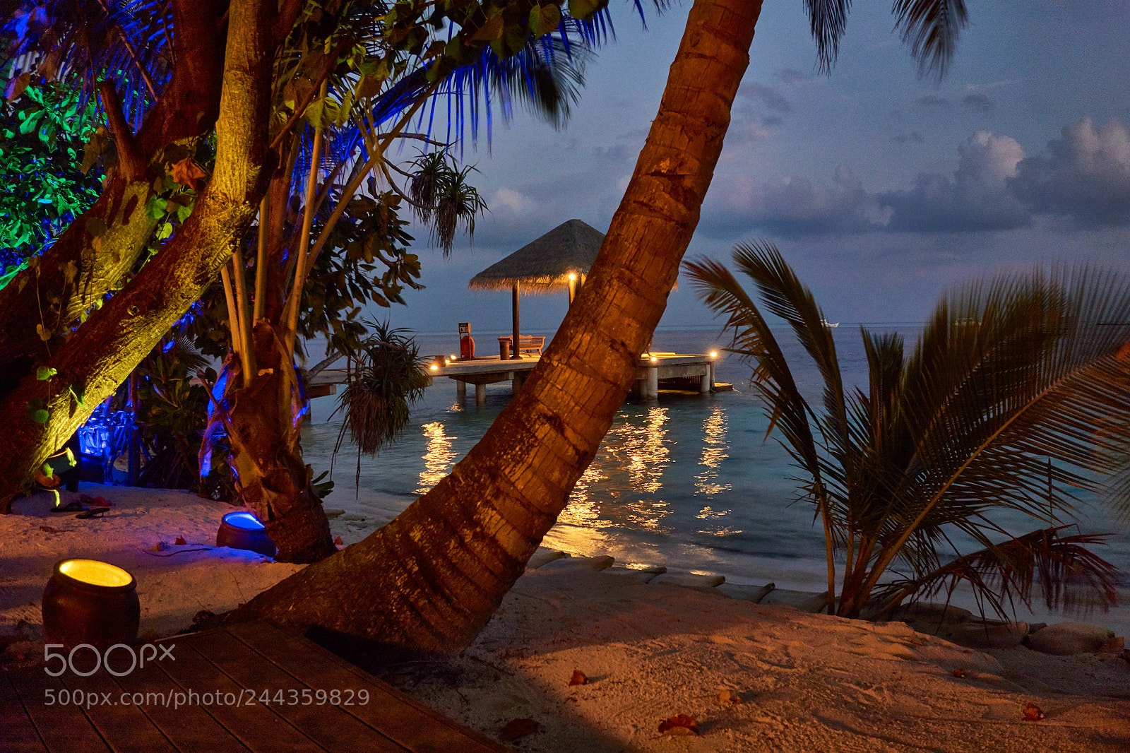 Sony Cyber-shot DSC-RX100 sample photo. Vilamendhoo resort at night photography