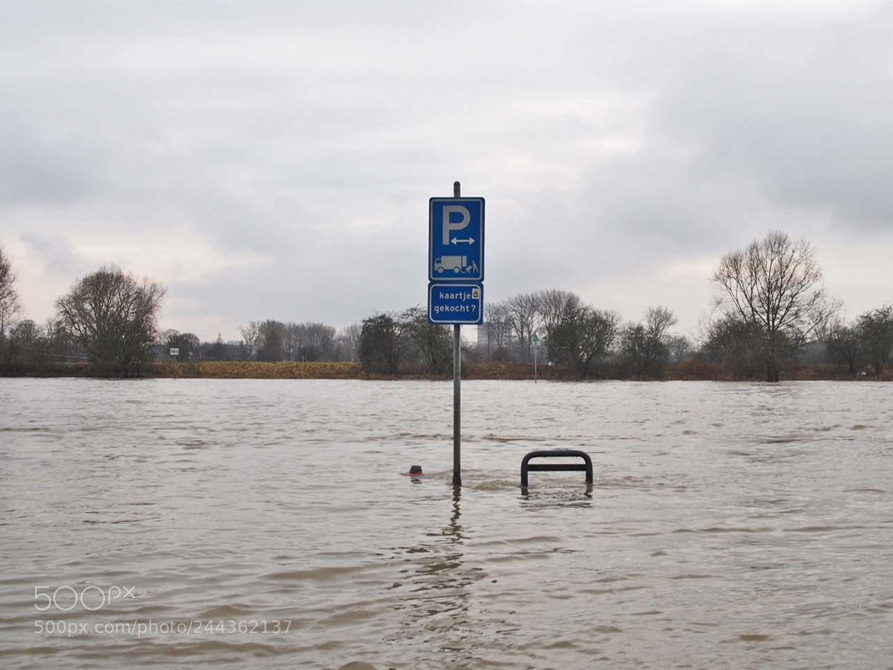 Olympus PEN E-P5 sample photo. Hoog water parkeren photography