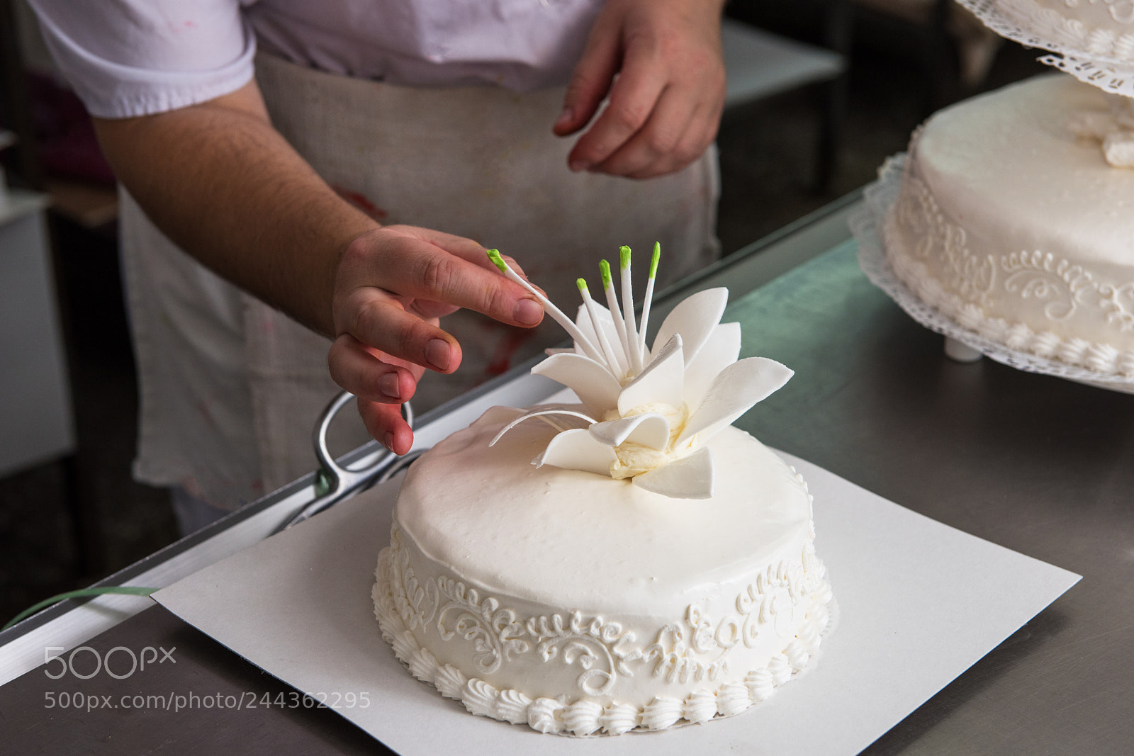 Nikon D810 sample photo. Wedding cake with flowers photography