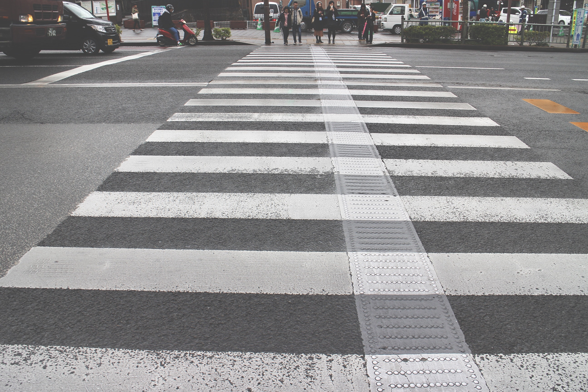 Canon EOS M2 sample photo. Zebra crossing in nagasaki photography