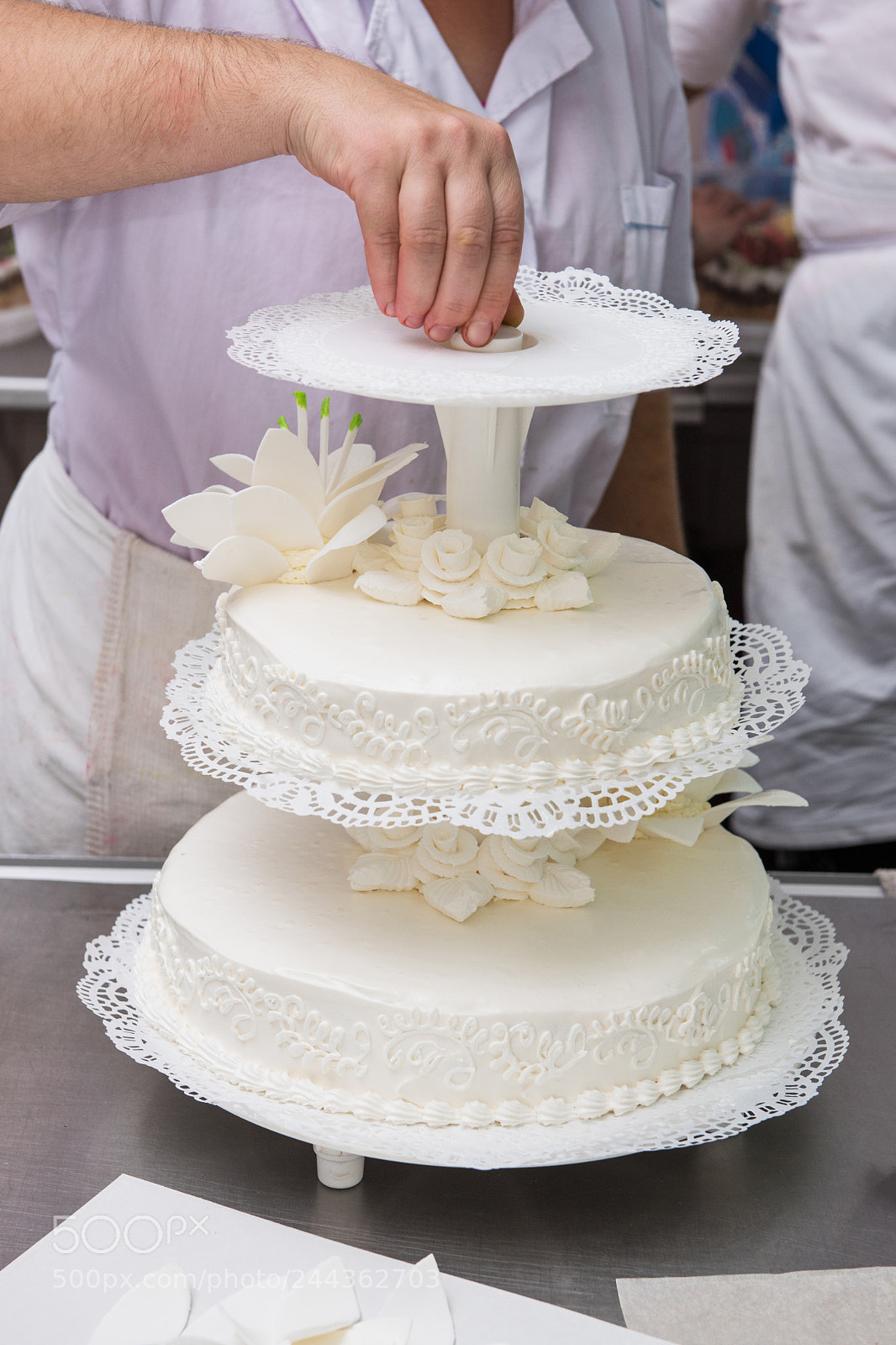 Nikon D810 sample photo. Wedding cake with flowers photography