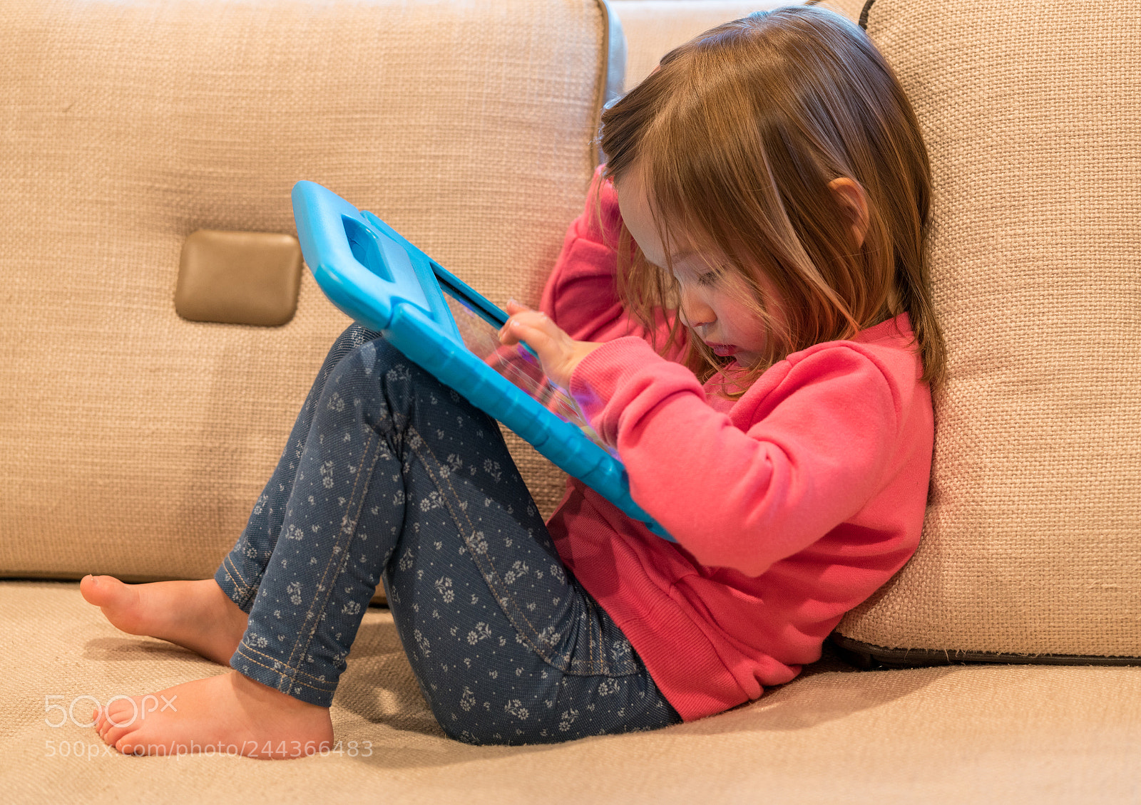 Sony a7R II sample photo. Preschool girl using a photography