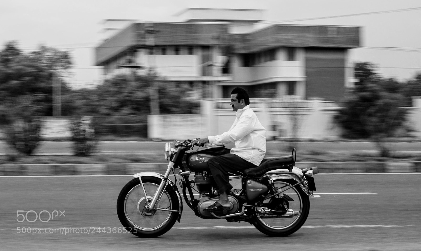 Nikon D5200 + Nikon AF-S DX Nikkor 35mm F1.8G sample photo. Untitled photography