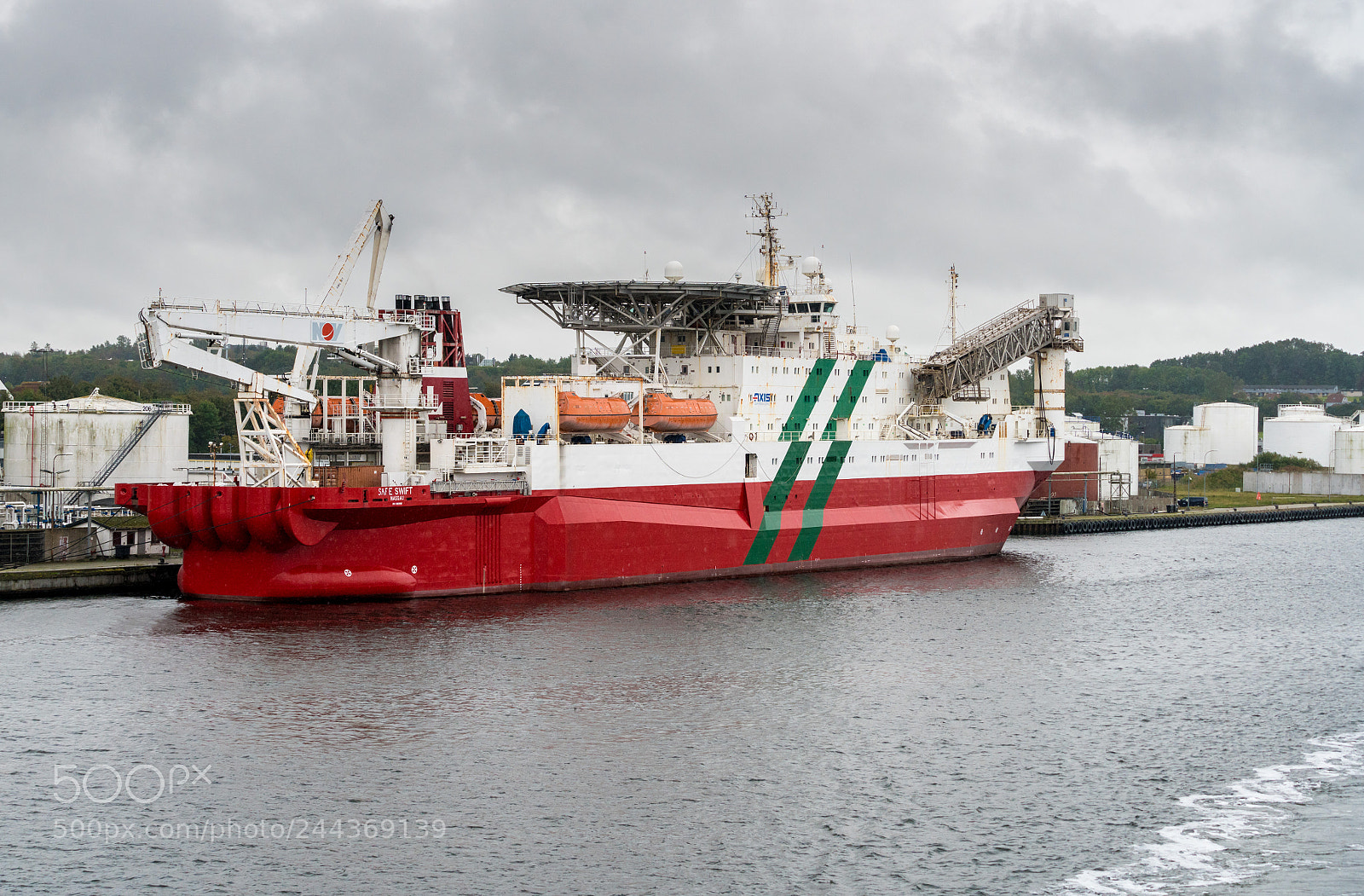 Sony a7R II sample photo. Safe swift accommodation ship photography