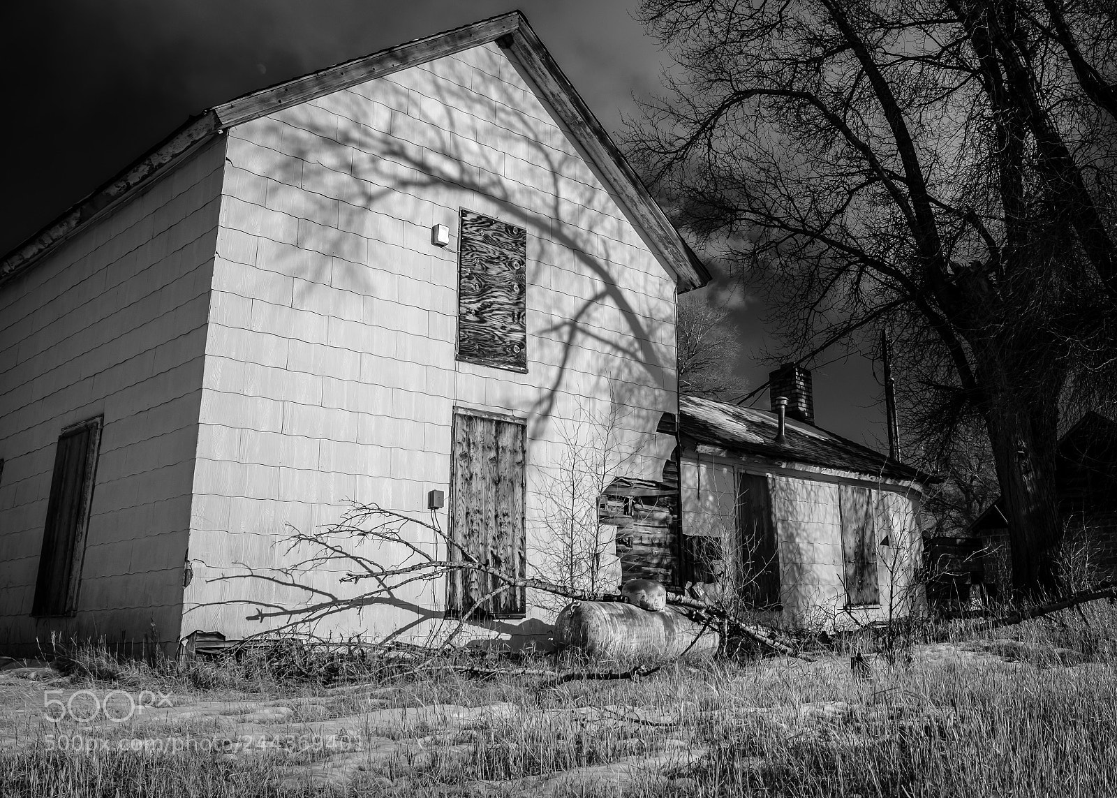 Fujifilm X-T2 sample photo. Farmhouse in black, white photography