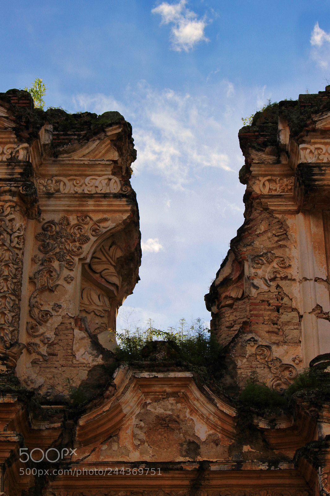 Canon EOS 100D (EOS Rebel SL1 / EOS Kiss X7) sample photo. Walking in antigua, guatemala. photography