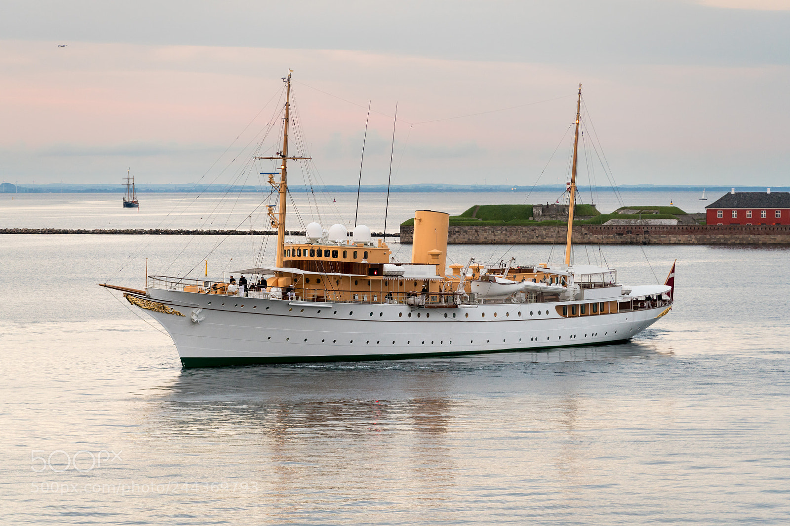Sony a7R II sample photo. Her danish majesty yacht photography