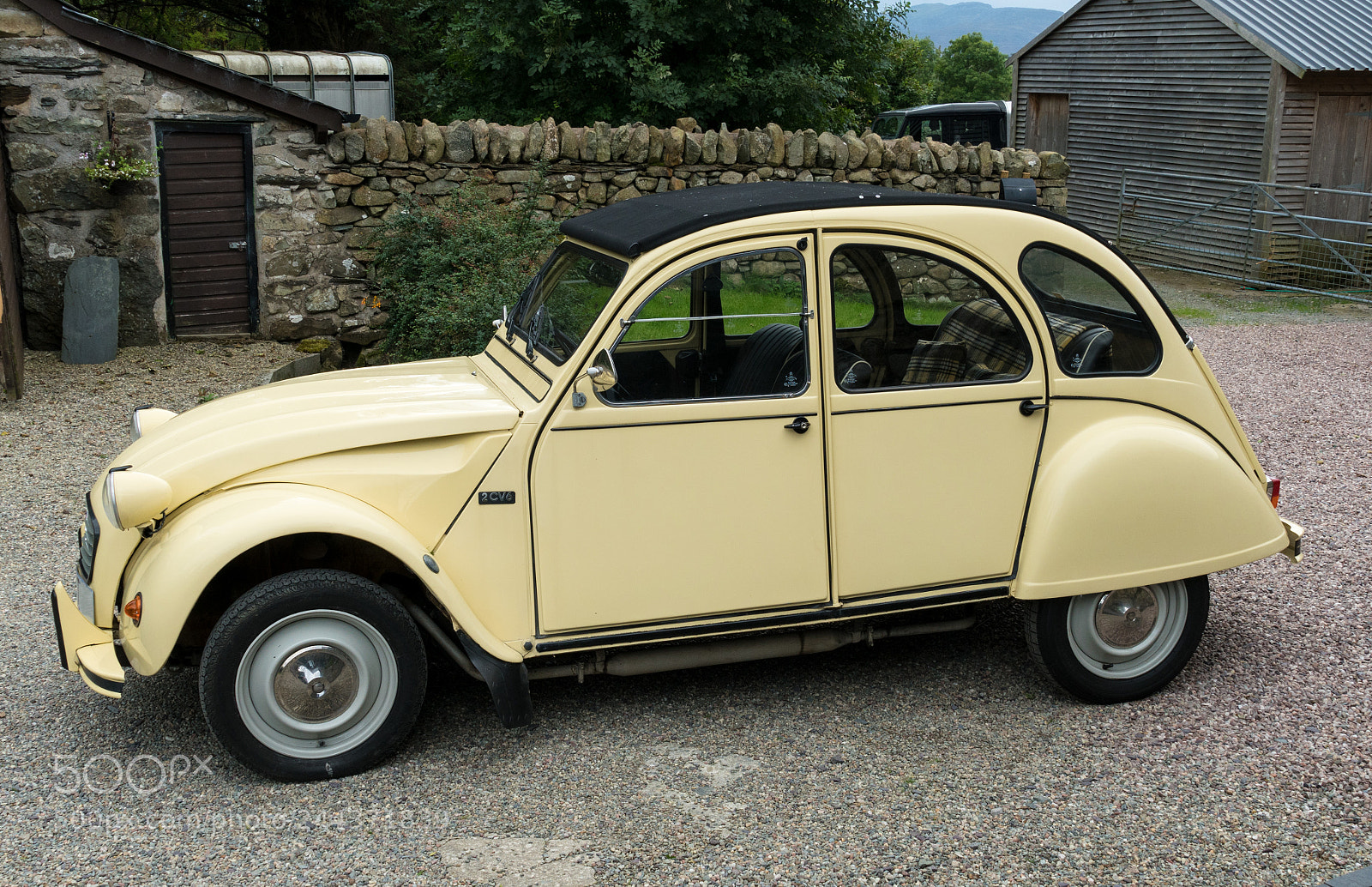 Sony a7R II sample photo. Restored 1965 citroen 2cv photography