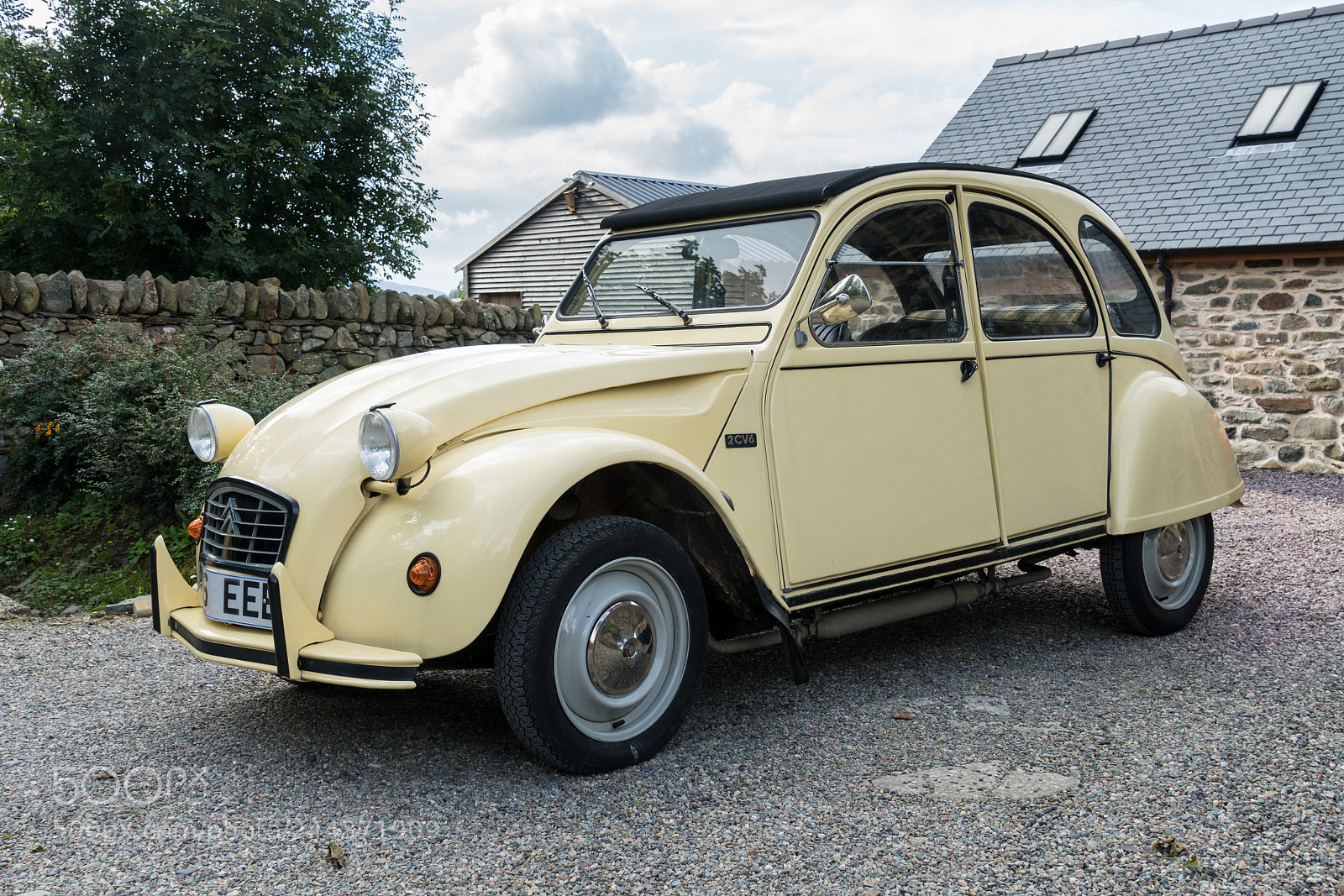 Sony a7R II sample photo. Restored 1965 citroen 2cv photography