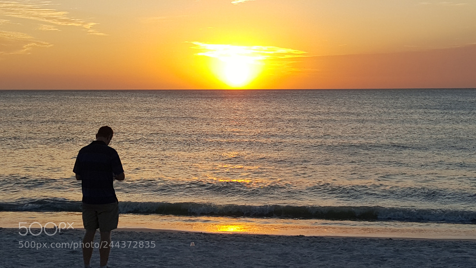 Samsung Galaxy Note5 sample photo. Man with cellphone photography