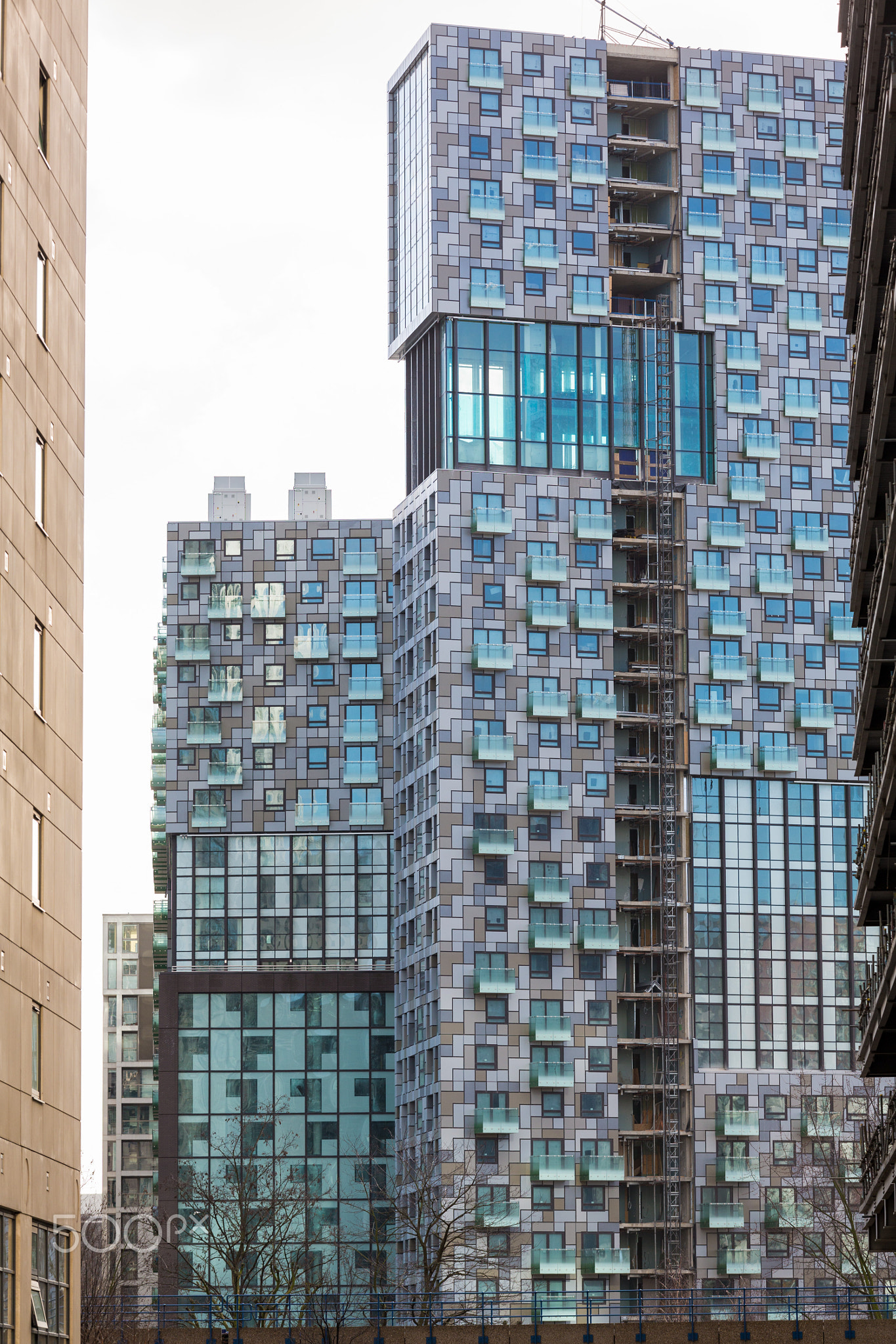 New residential tower in Canary Wharf in London