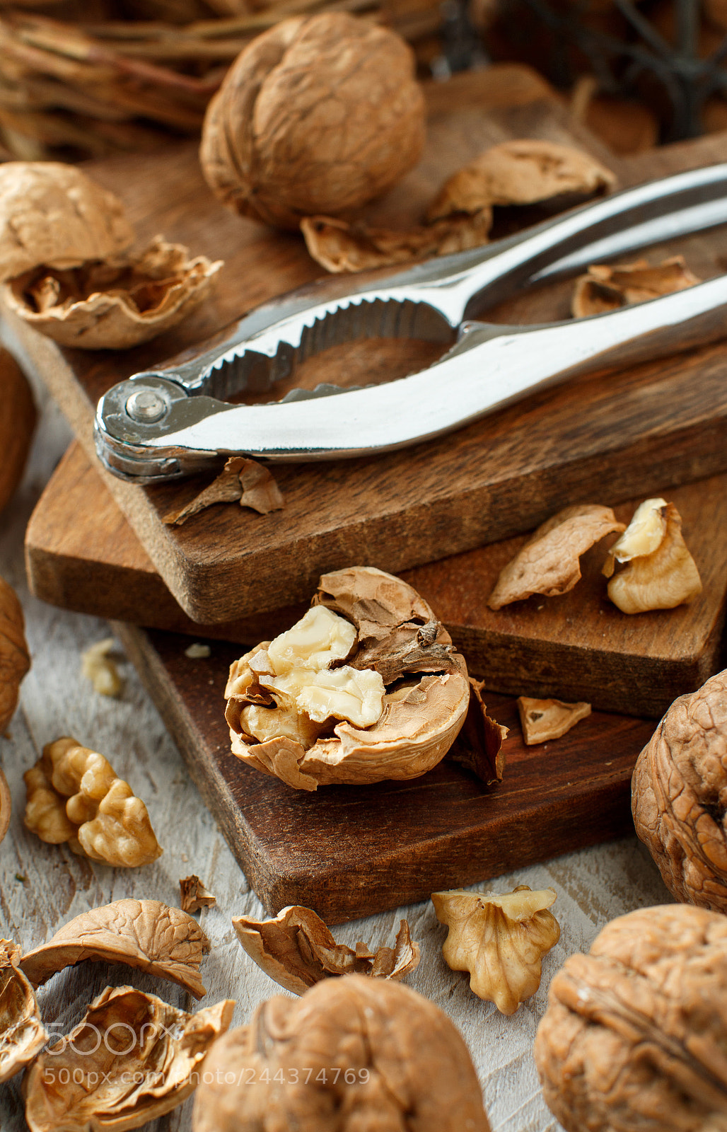 Canon EOS 650D (EOS Rebel T4i / EOS Kiss X6i) sample photo. Fresh walnuts on an photography