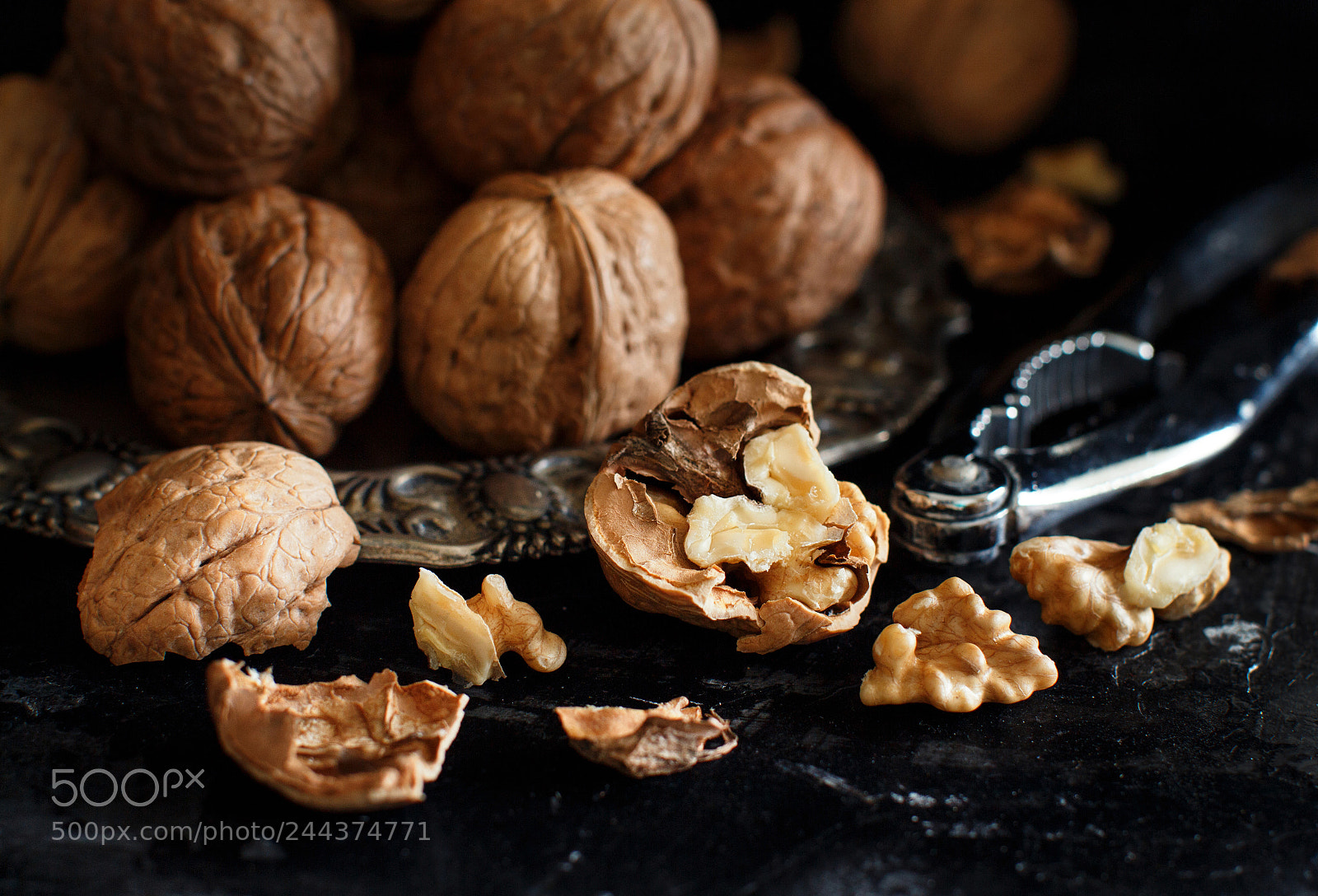 Canon EOS 650D (EOS Rebel T4i / EOS Kiss X6i) sample photo. Fresh walnuts on a photography