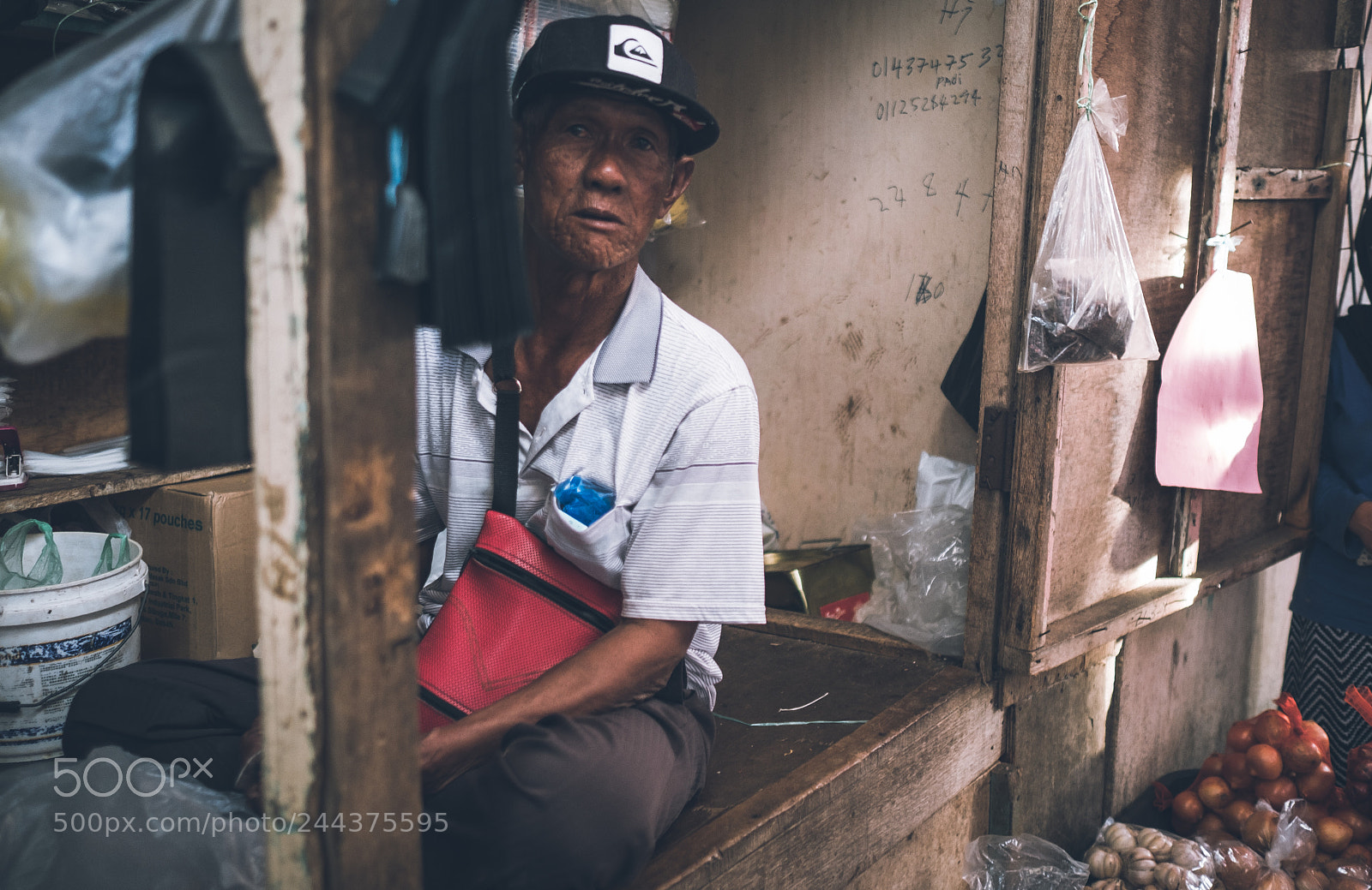 Fujifilm X-T2 sample photo. Stall keeper of semporna photography