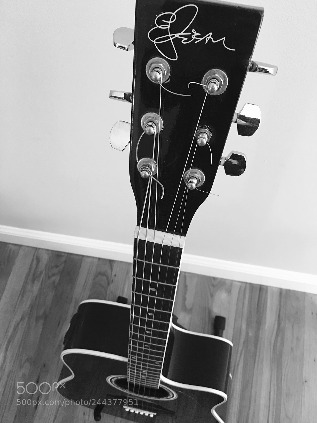 Apple iPhone 6s Plus sample photo. B w guitar. please photography