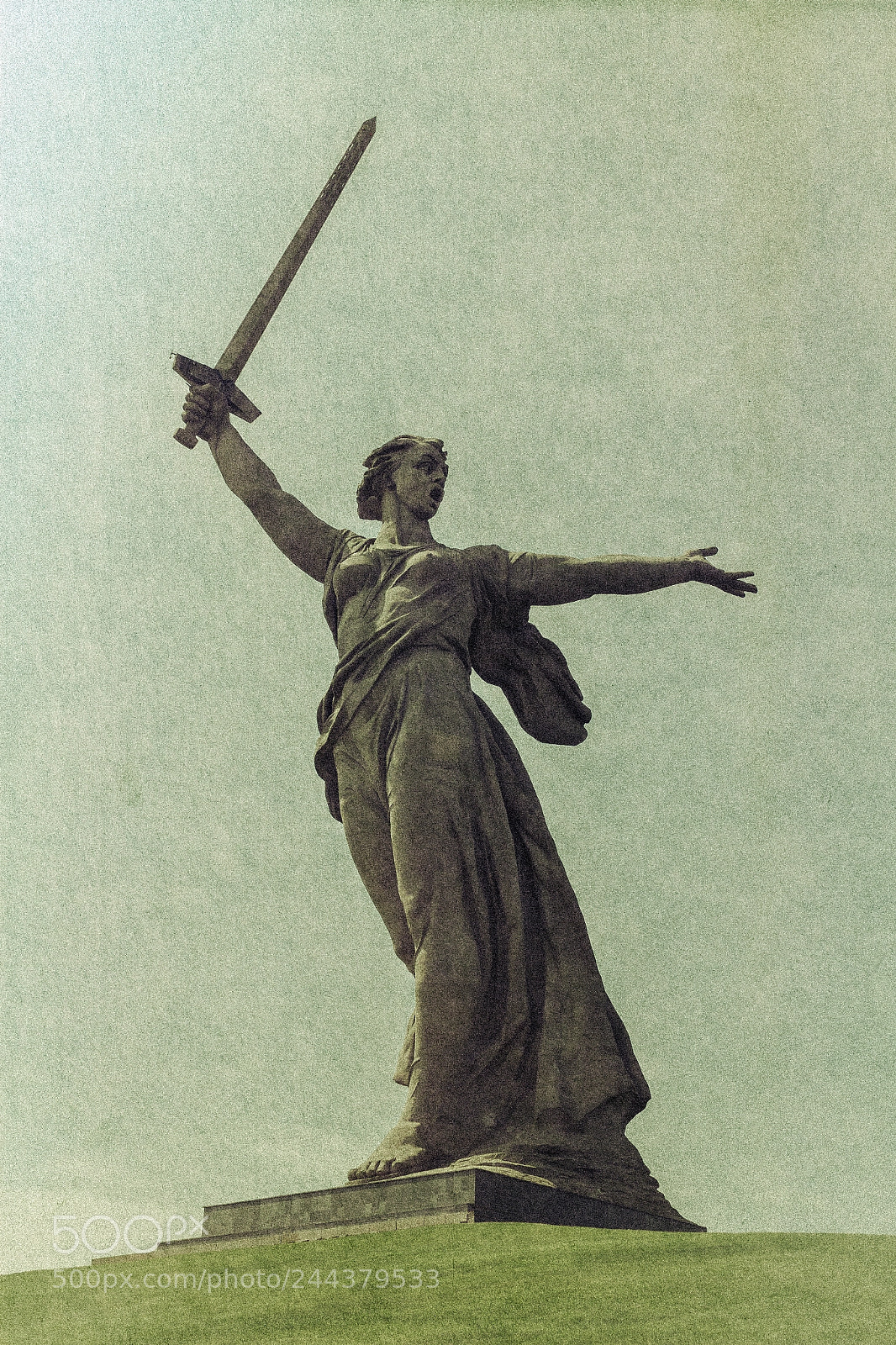 Canon EOS 550D (EOS Rebel T2i / EOS Kiss X4) sample photo. The motherland calls photography