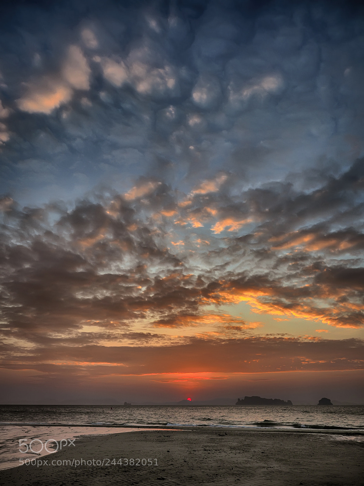 Olympus OM-D E-M1 Mark II sample photo. Twilight at tubkaek beach photography