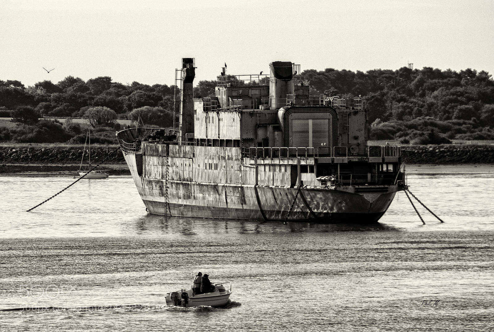 Canon EOS 1200D (EOS Rebel T5 / EOS Kiss X70 / EOS Hi) sample photo. Rusty old ship photography