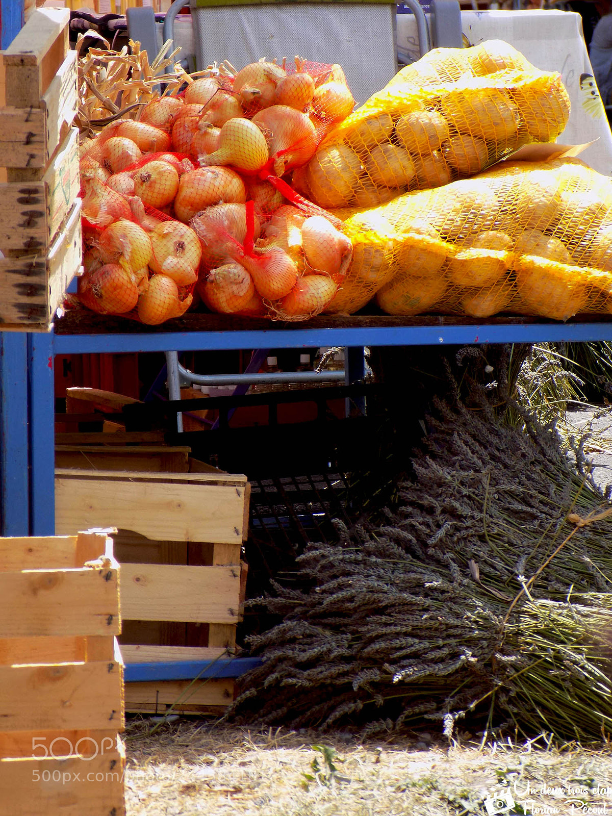 Nikon COOLPIX L330 sample photo. Provençal market photography