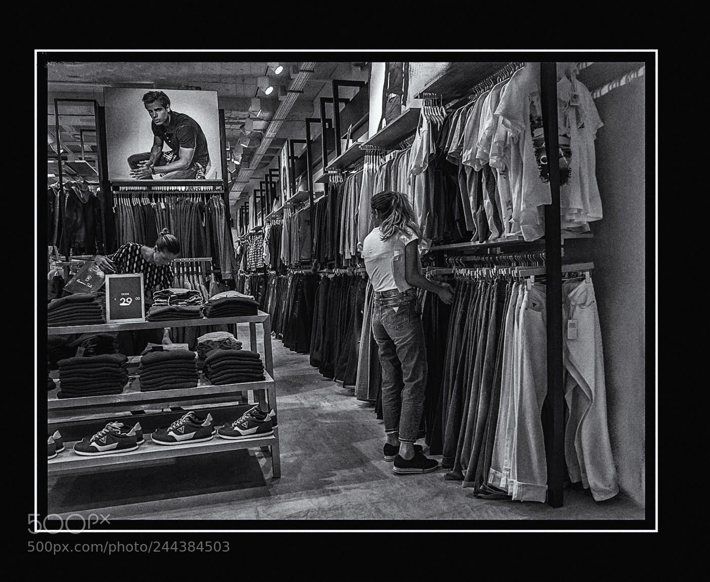Olympus OM-D E-M5 II sample photo. The shop assistant photography