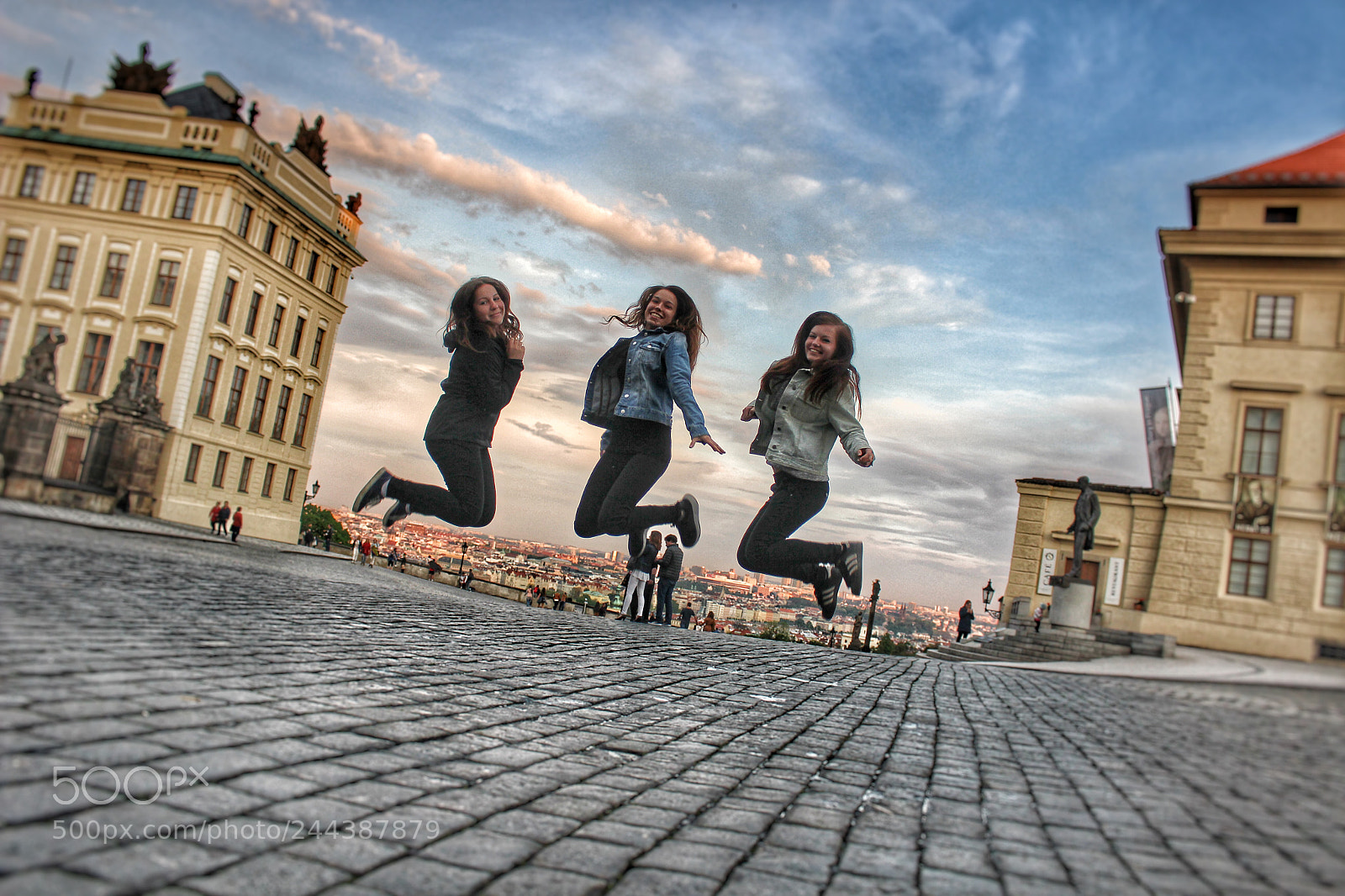 Canon EOS 100D (EOS Rebel SL1 / EOS Kiss X7) sample photo. Triangle in prague photography