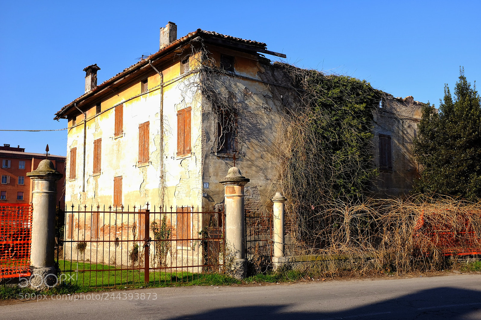 Fujifilm X100T sample photo. The house photography