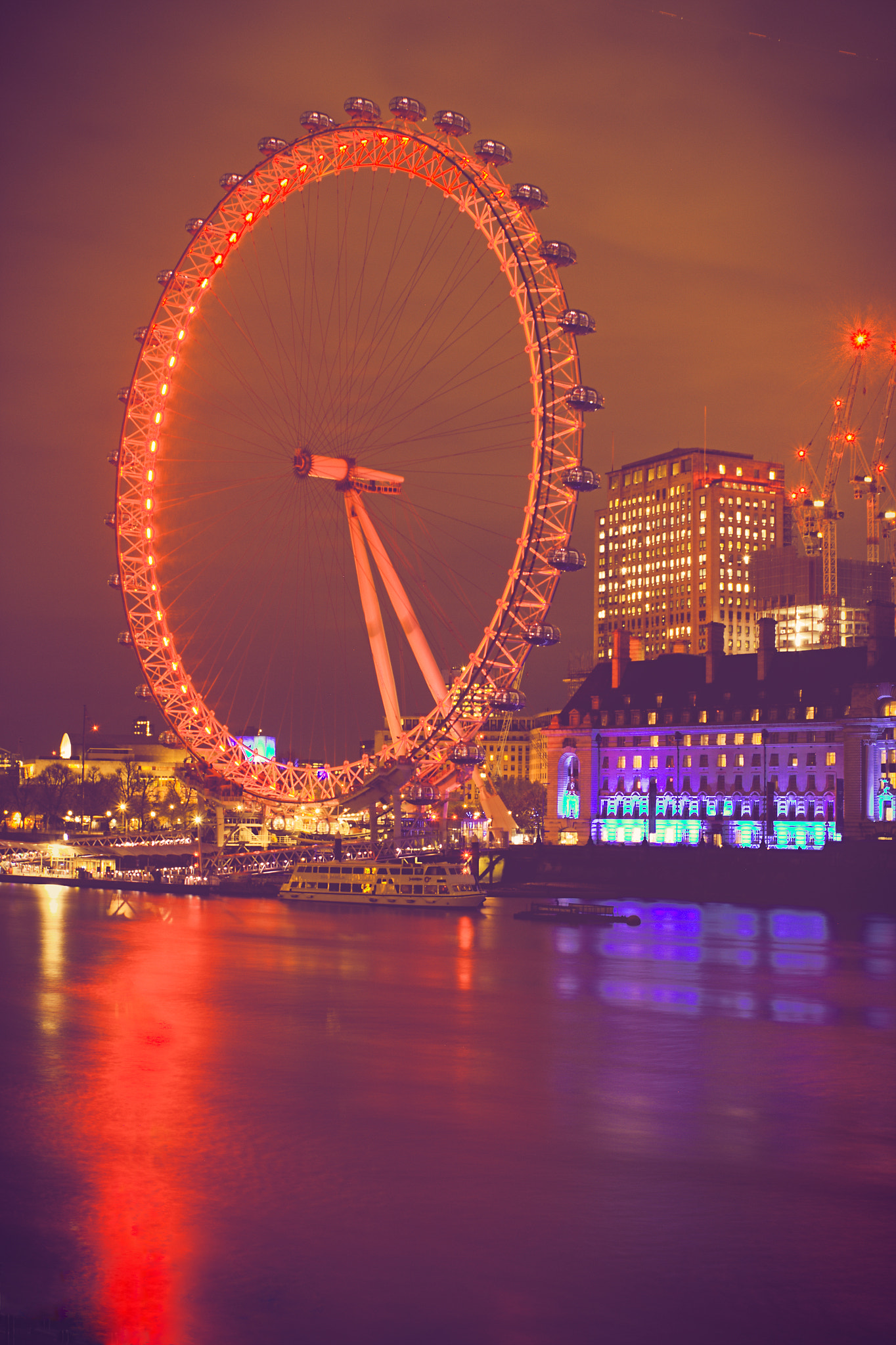 Canon EOS 600D (Rebel EOS T3i / EOS Kiss X5) + Canon EF 28-80mm f/3.5-5.6 sample photo. London eye by night photography