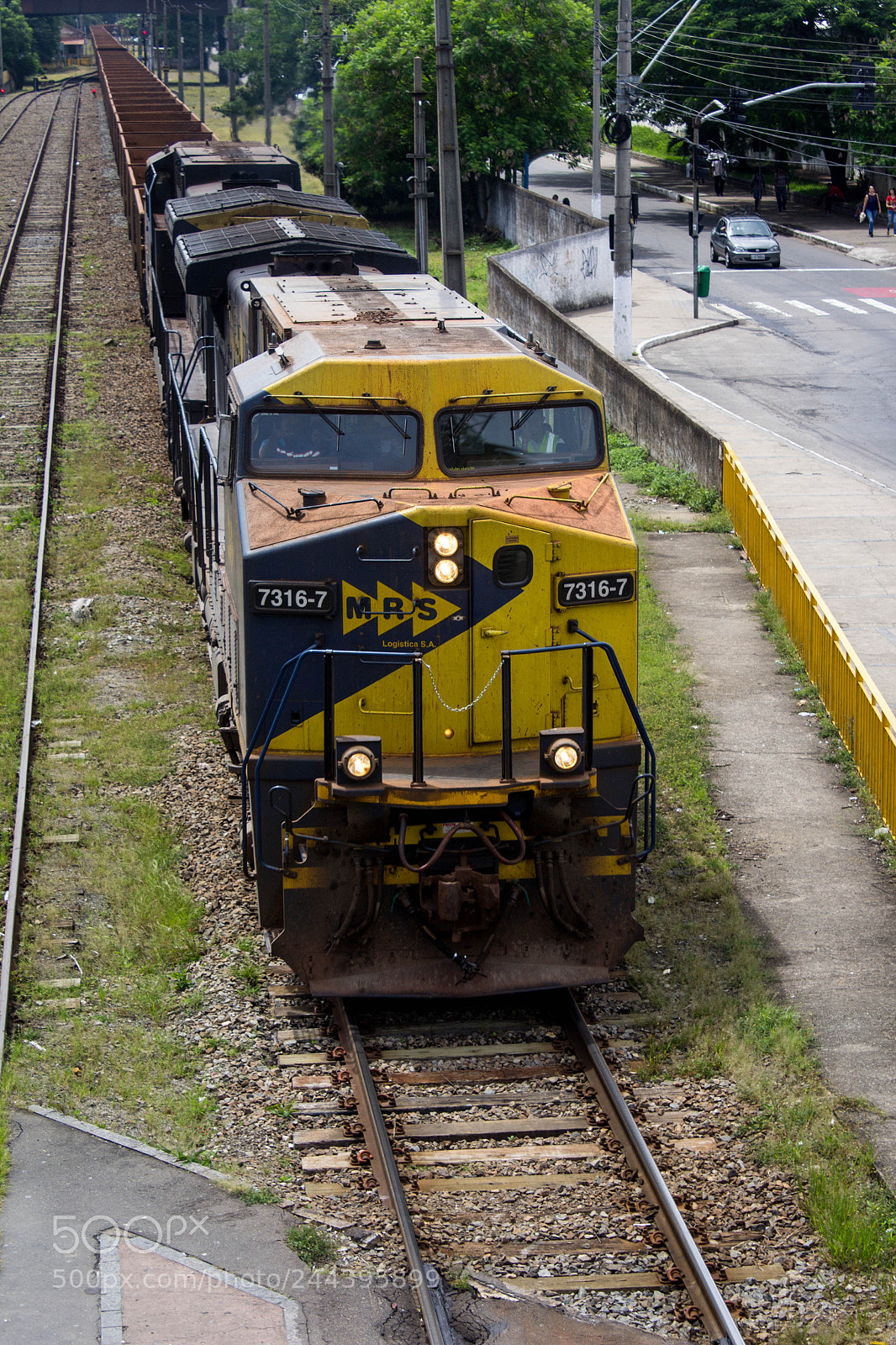 Canon EOS 1200D (EOS Rebel T5 / EOS Kiss X70 / EOS Hi) sample photo. Train photography