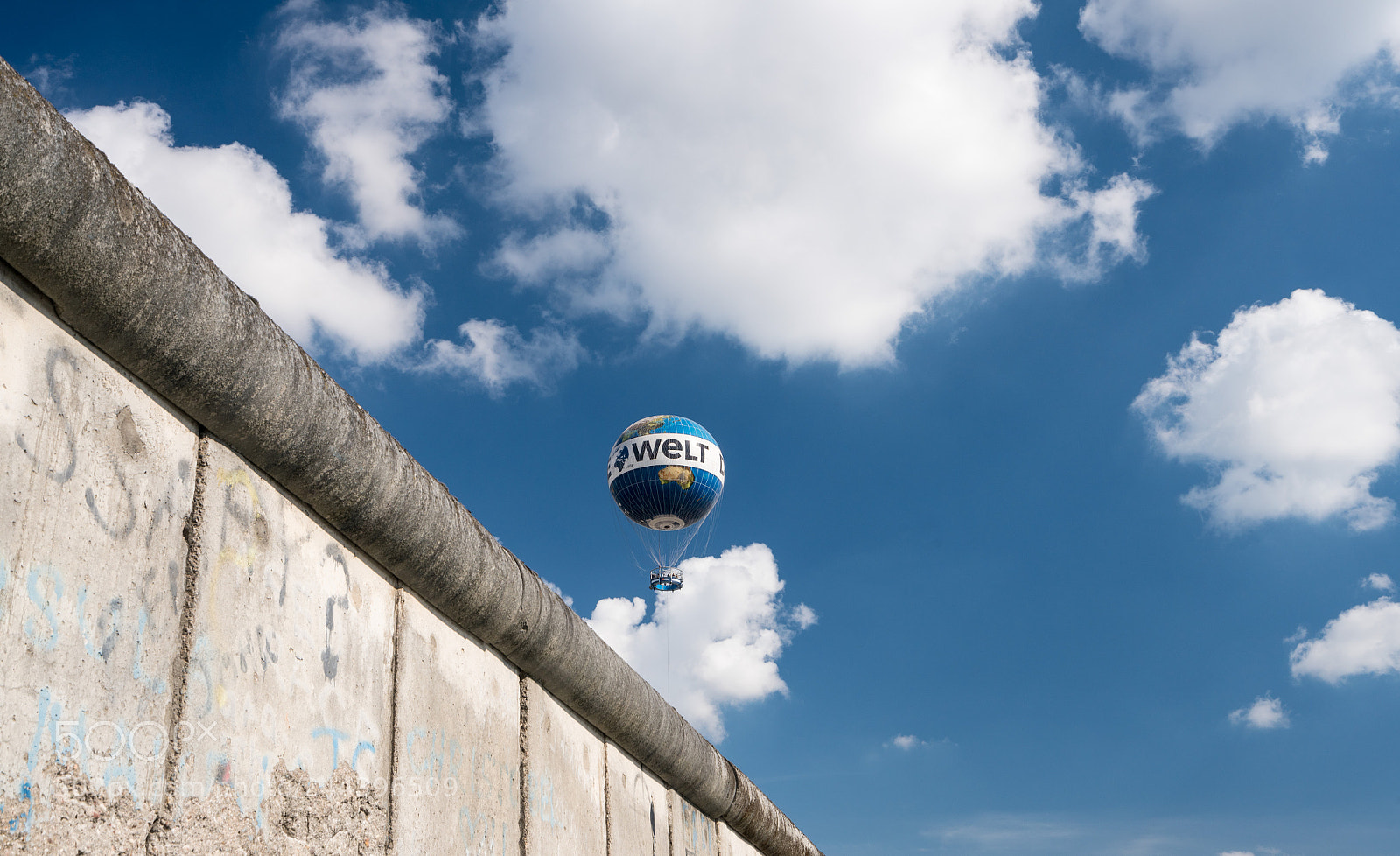 Sony a7R II sample photo. Die welt hi-flyer balloon photography