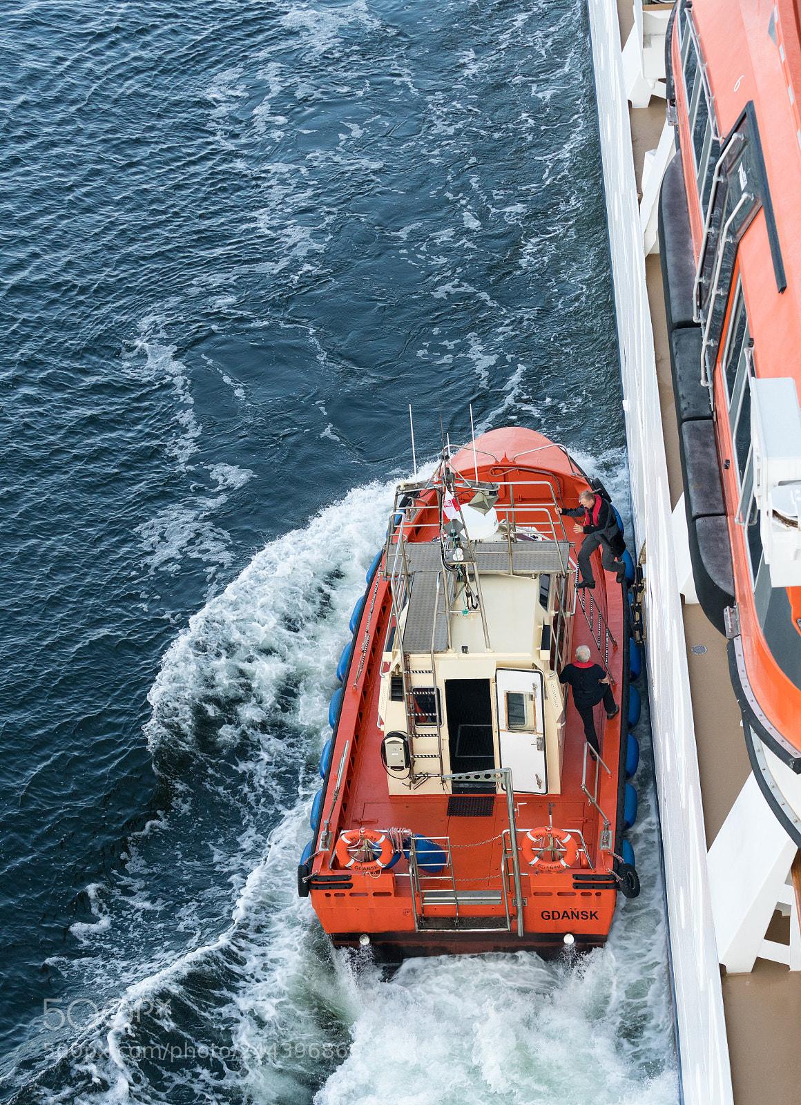 Sony a7R II sample photo. Pilot leaving a cruise photography
