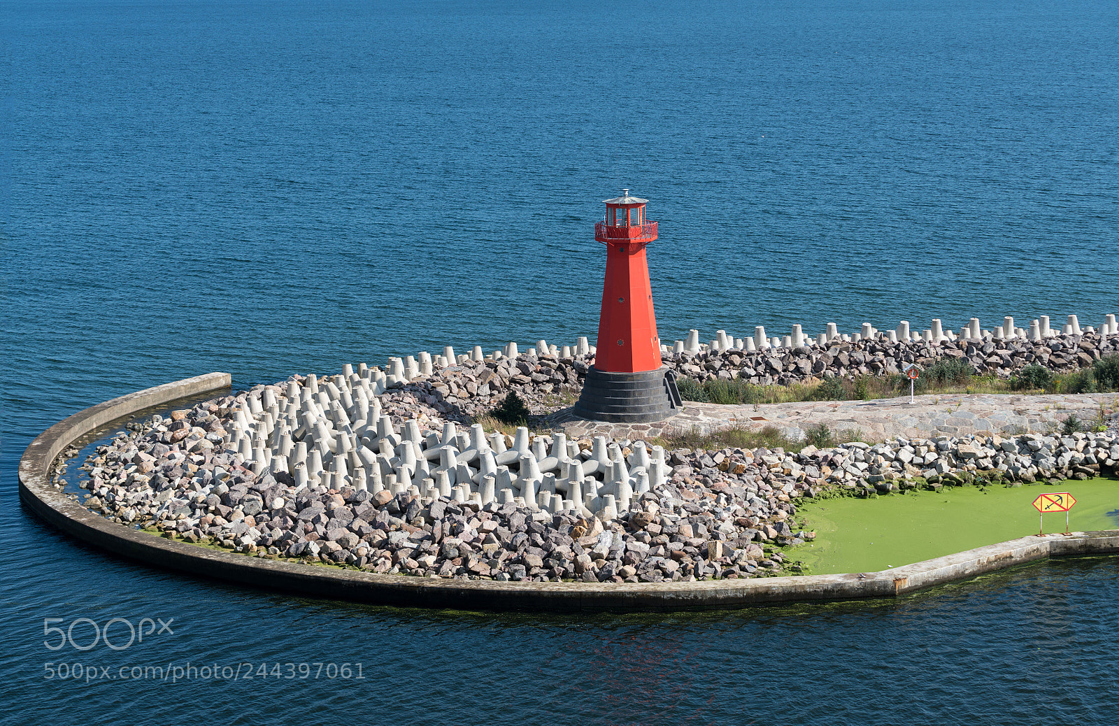 Sony a7R II sample photo. Lighthouse at entrance to photography