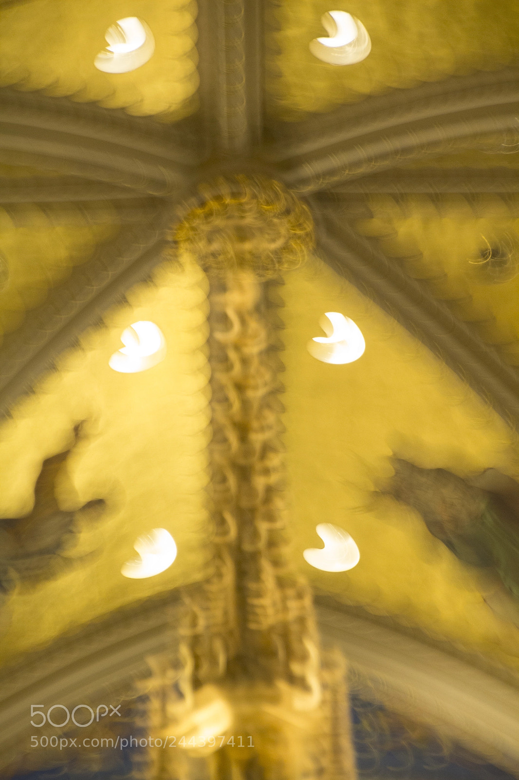 Canon EOS 1200D (EOS Rebel T5 / EOS Kiss X70 / EOS Hi) sample photo. Golden church in an photography
