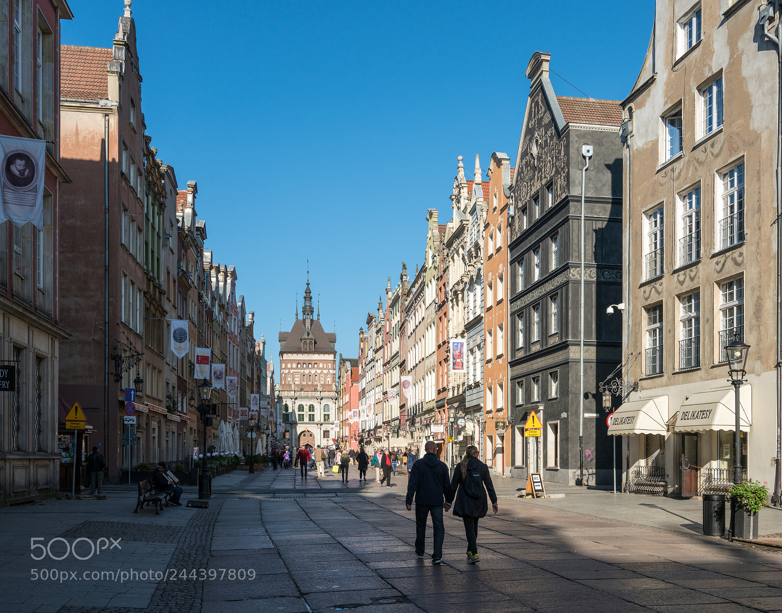 Sony a7R II sample photo. Tourists on long lane photography