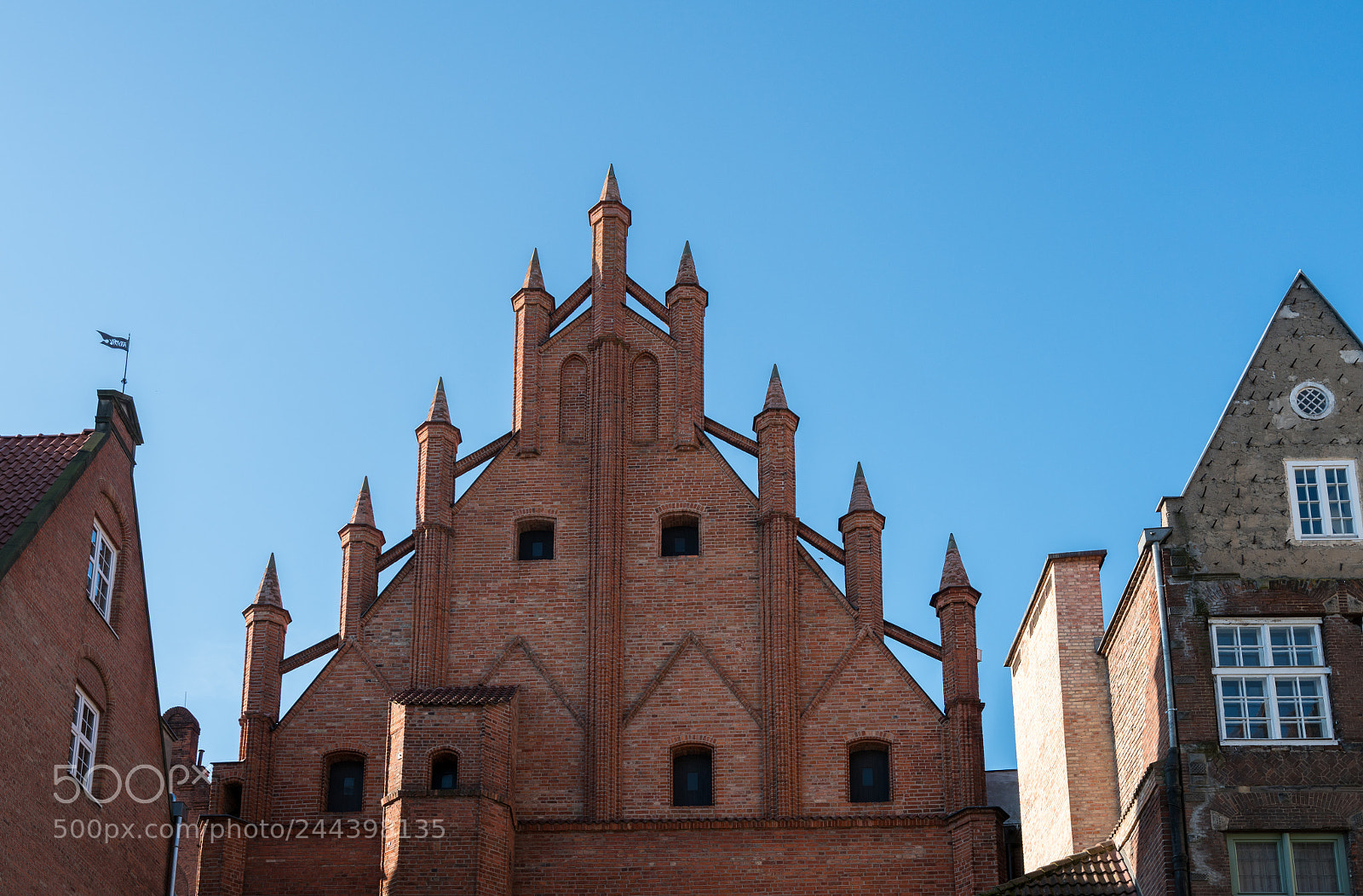 Sony a7R II sample photo. Unusual architecture of roof photography